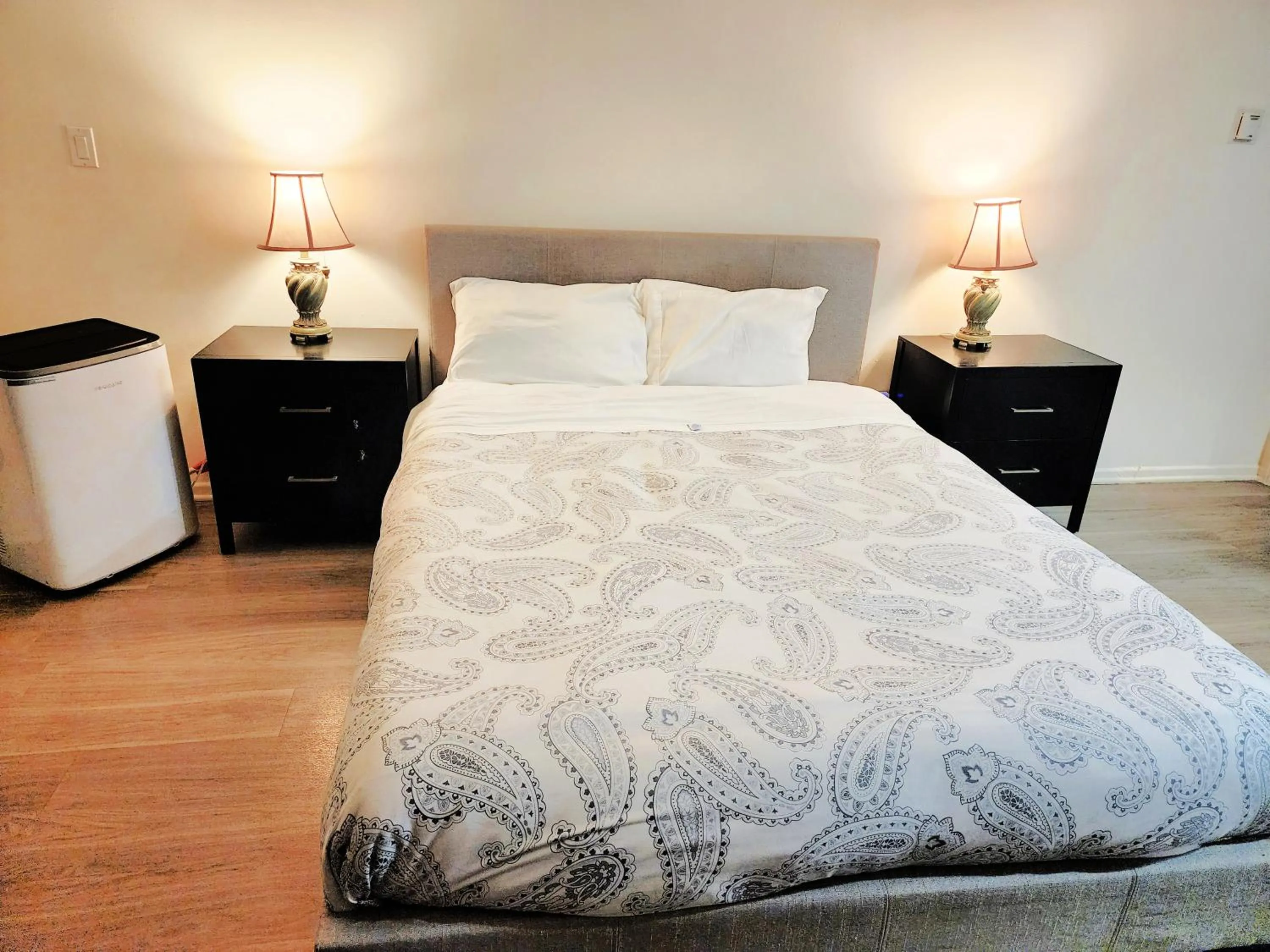 Bed in StaysPro - Executive Santa Monica Suites