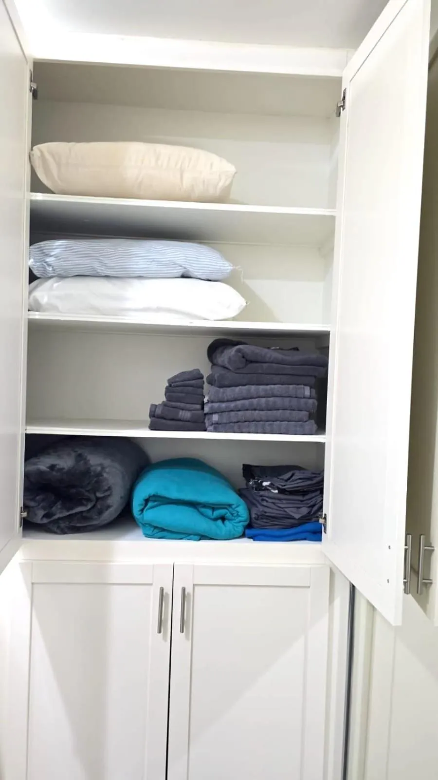 towels in StaysPro - Executive Santa Monica Suites