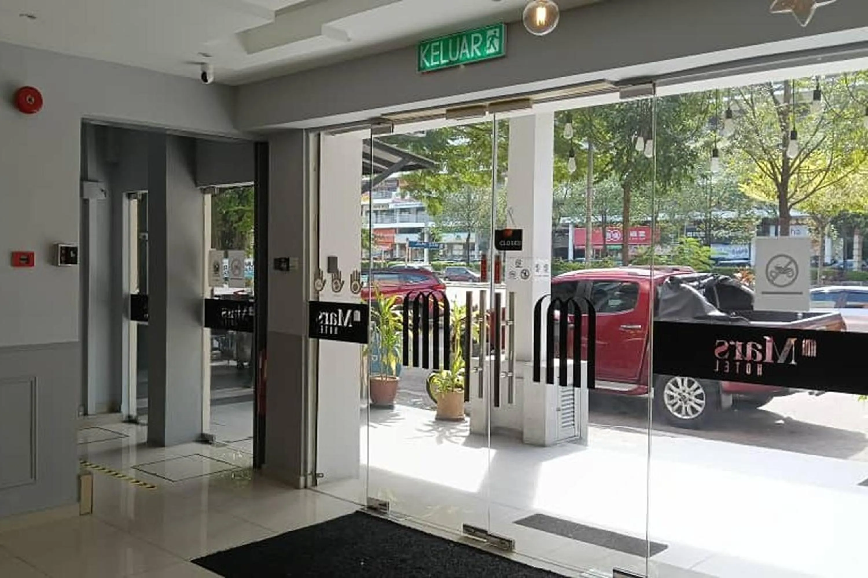 Parking in Mars Hotel