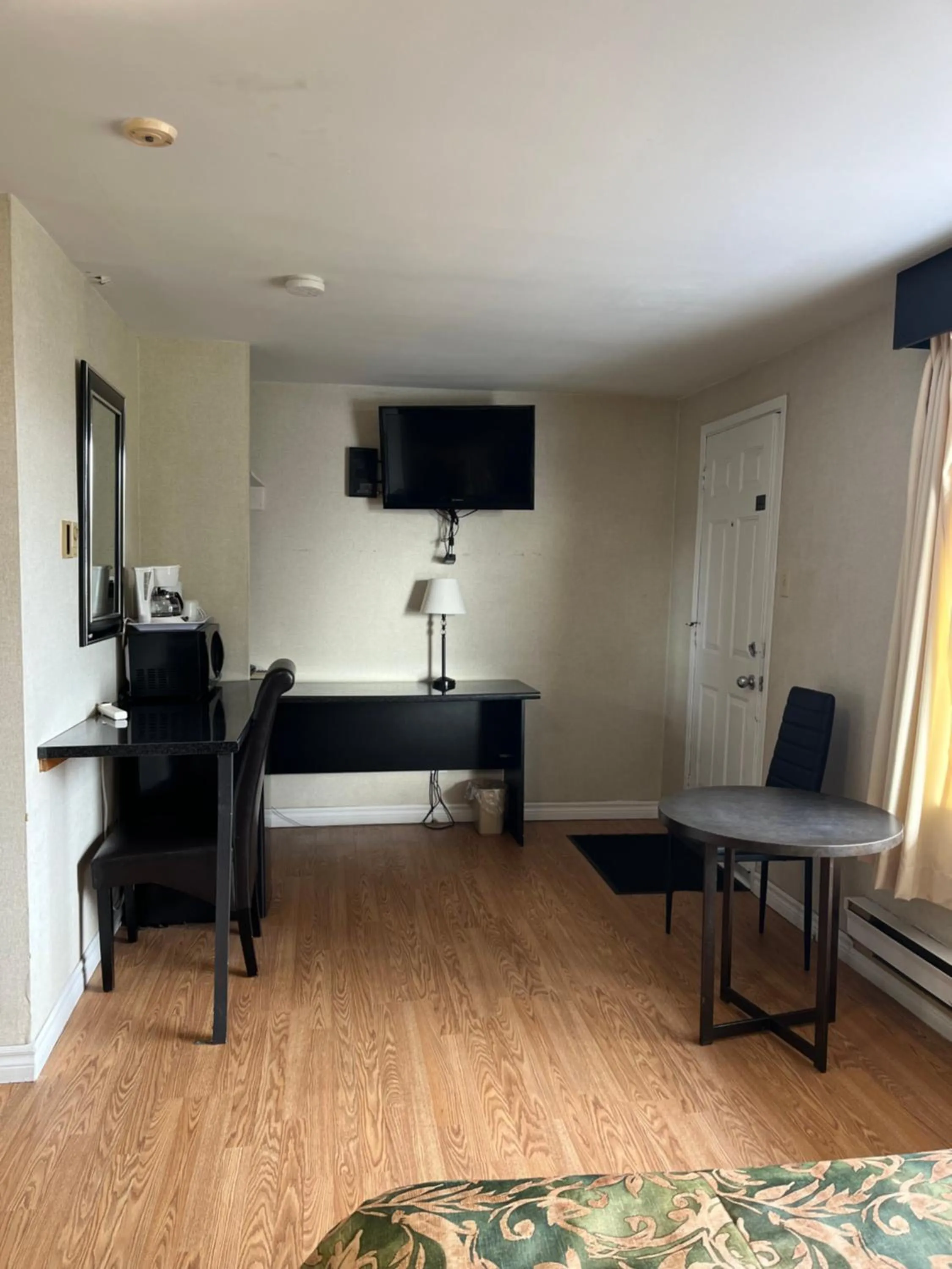 Photo of the whole room in Old Mill Motel