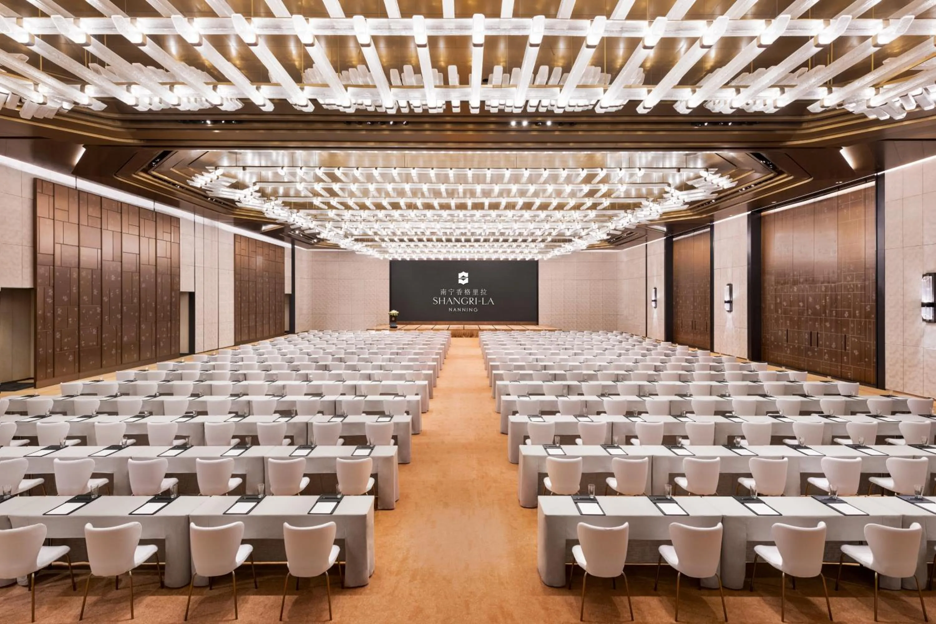 Meeting/conference room in Shangri-La Nanning - The tallest hotel worldwide in Shangri-La Group