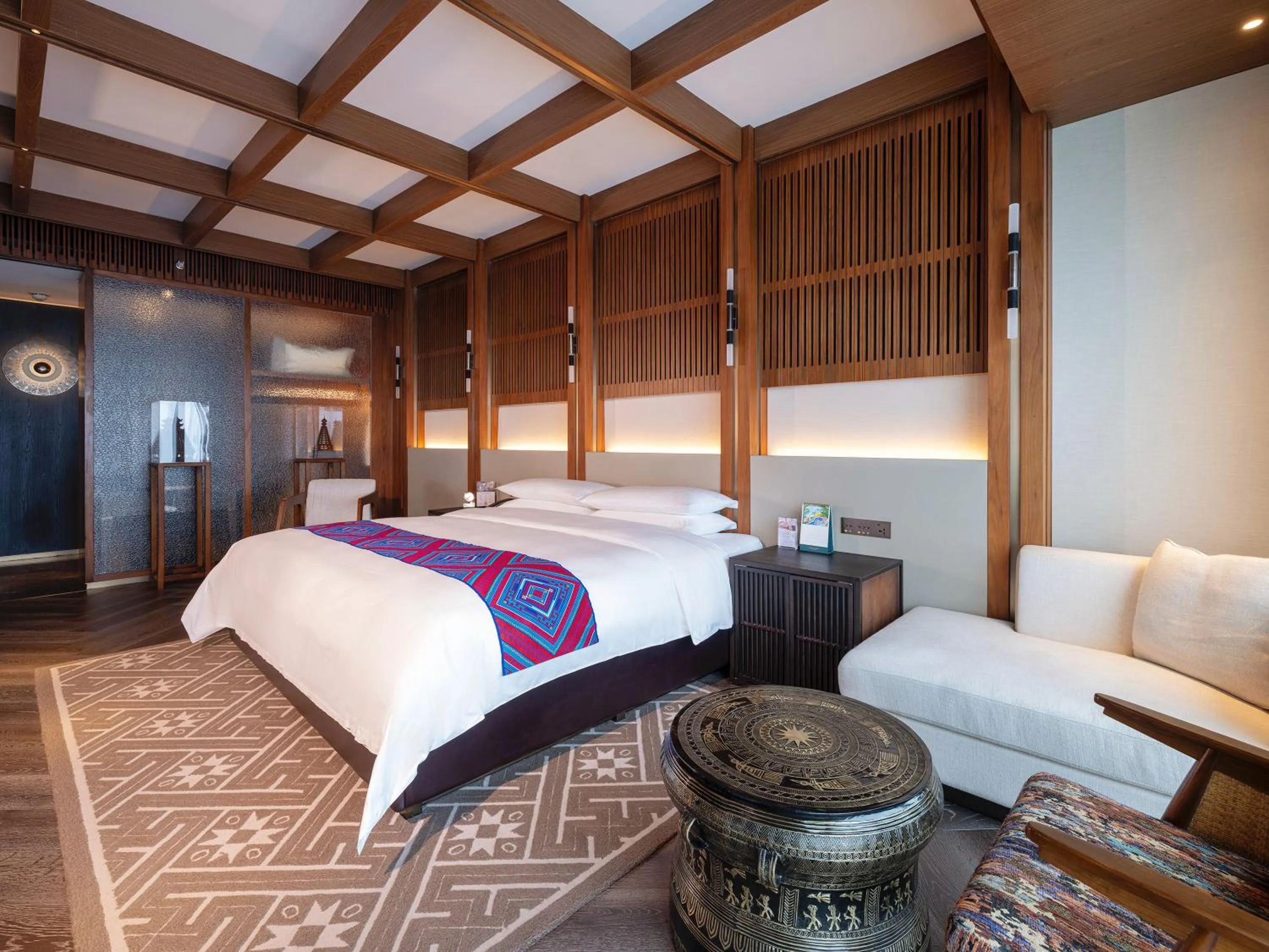 Bedroom, Bed in Shangri-La Nanning - The tallest hotel worldwide in Shangri-La Group
