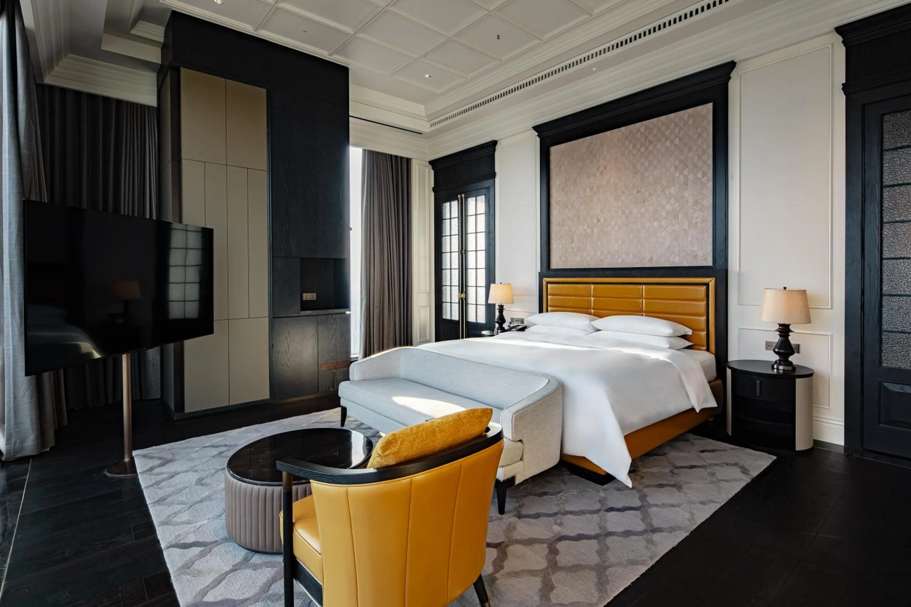 Bedroom, Bed in Shangri-La Nanning - The tallest hotel worldwide in Shangri-La Group