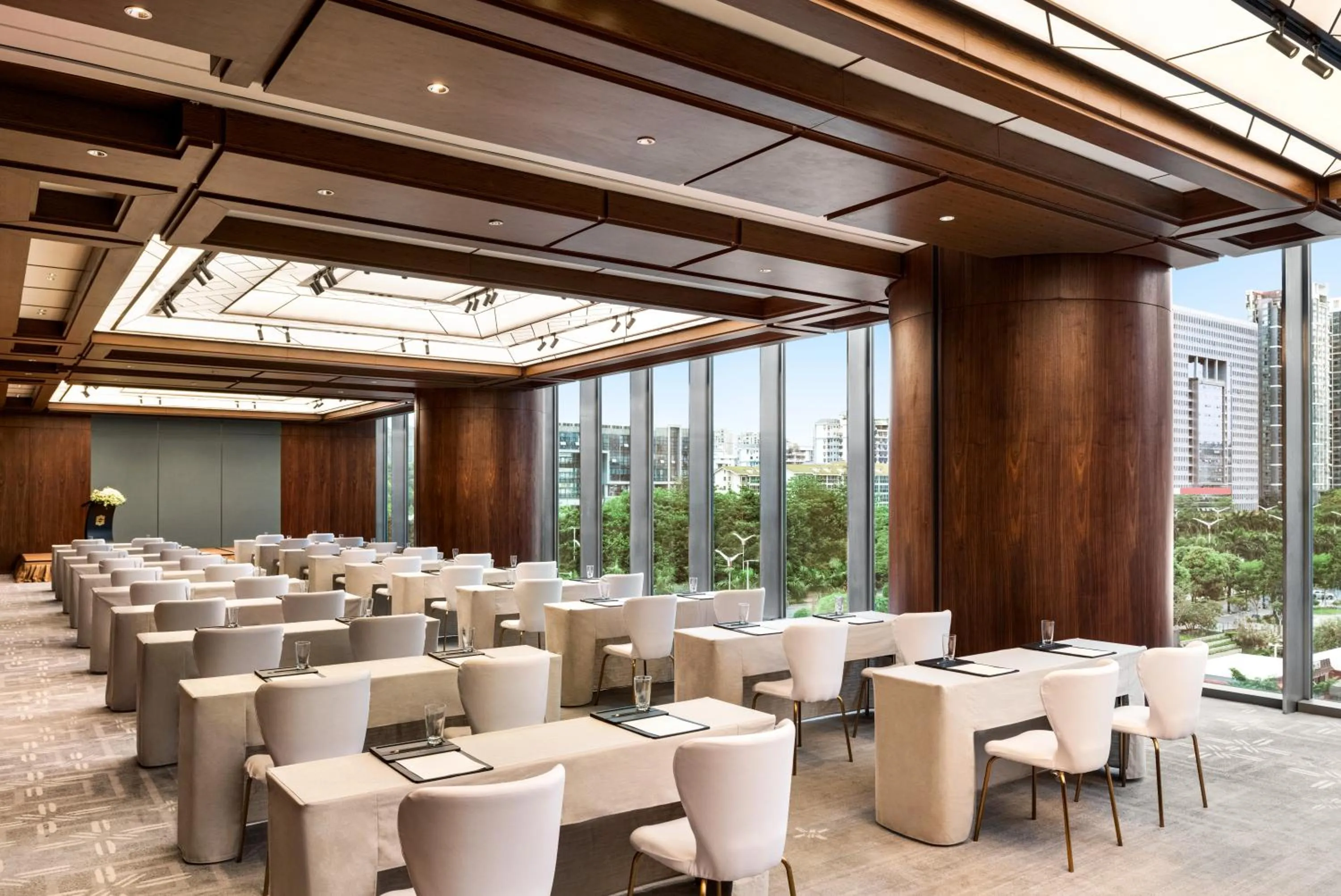 Meeting/conference room in Shangri-La Nanning - The tallest hotel worldwide in Shangri-La Group