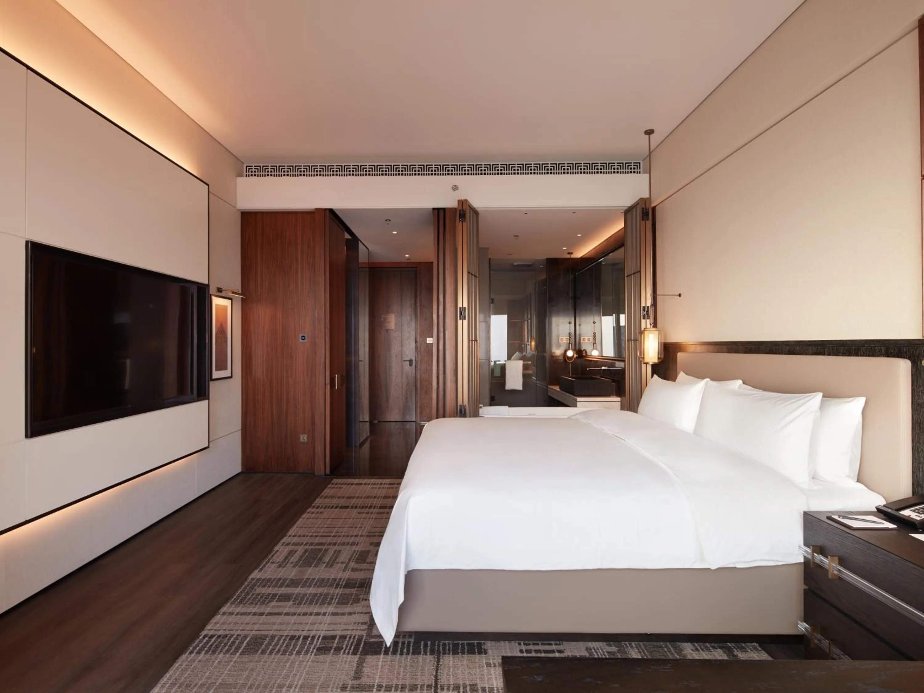 Bed in Shangri-La Nanning - The tallest hotel worldwide in Shangri-La Group