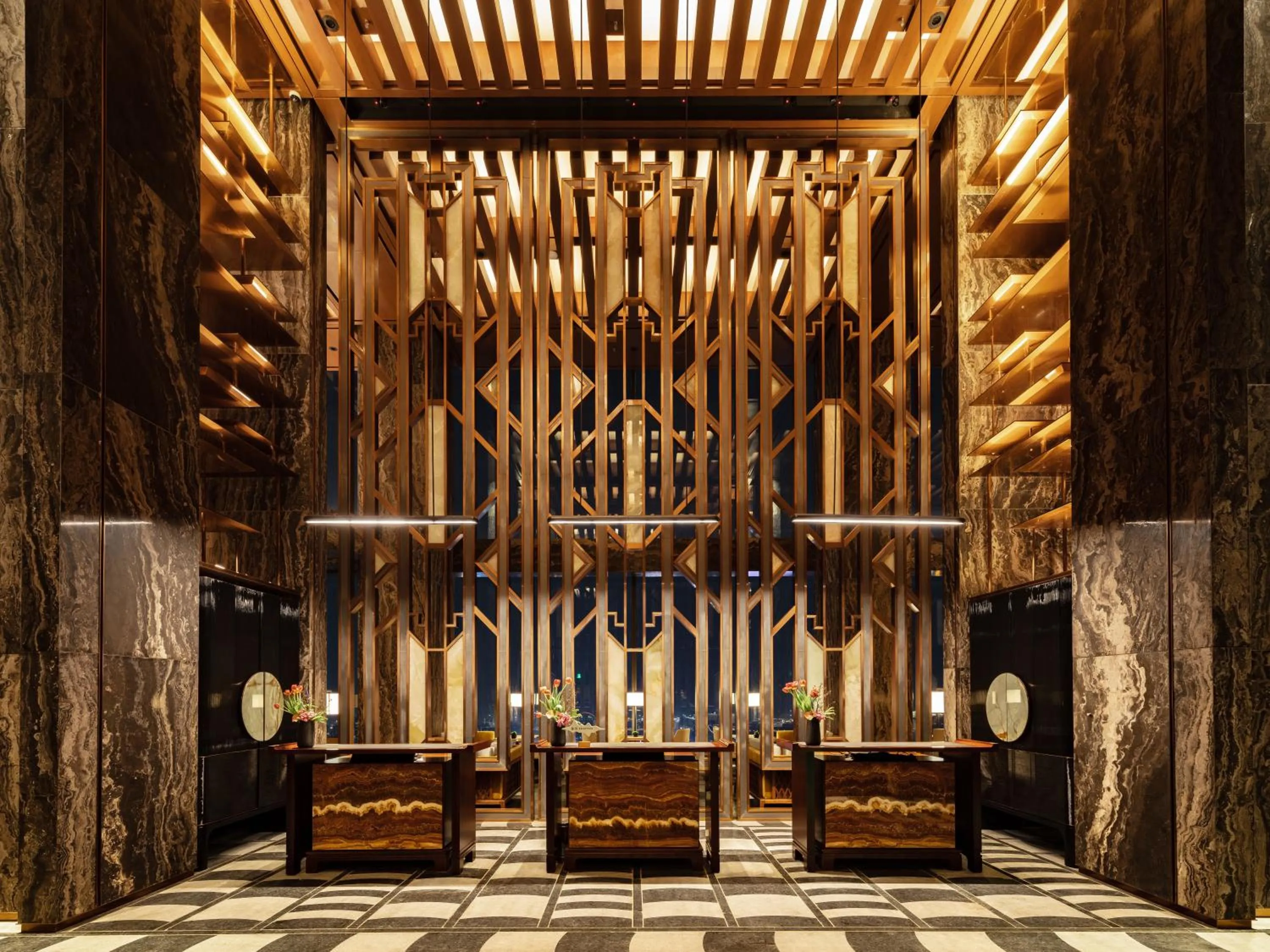 Lobby or reception in Shangri-La Nanning - The tallest hotel worldwide in Shangri-La Group