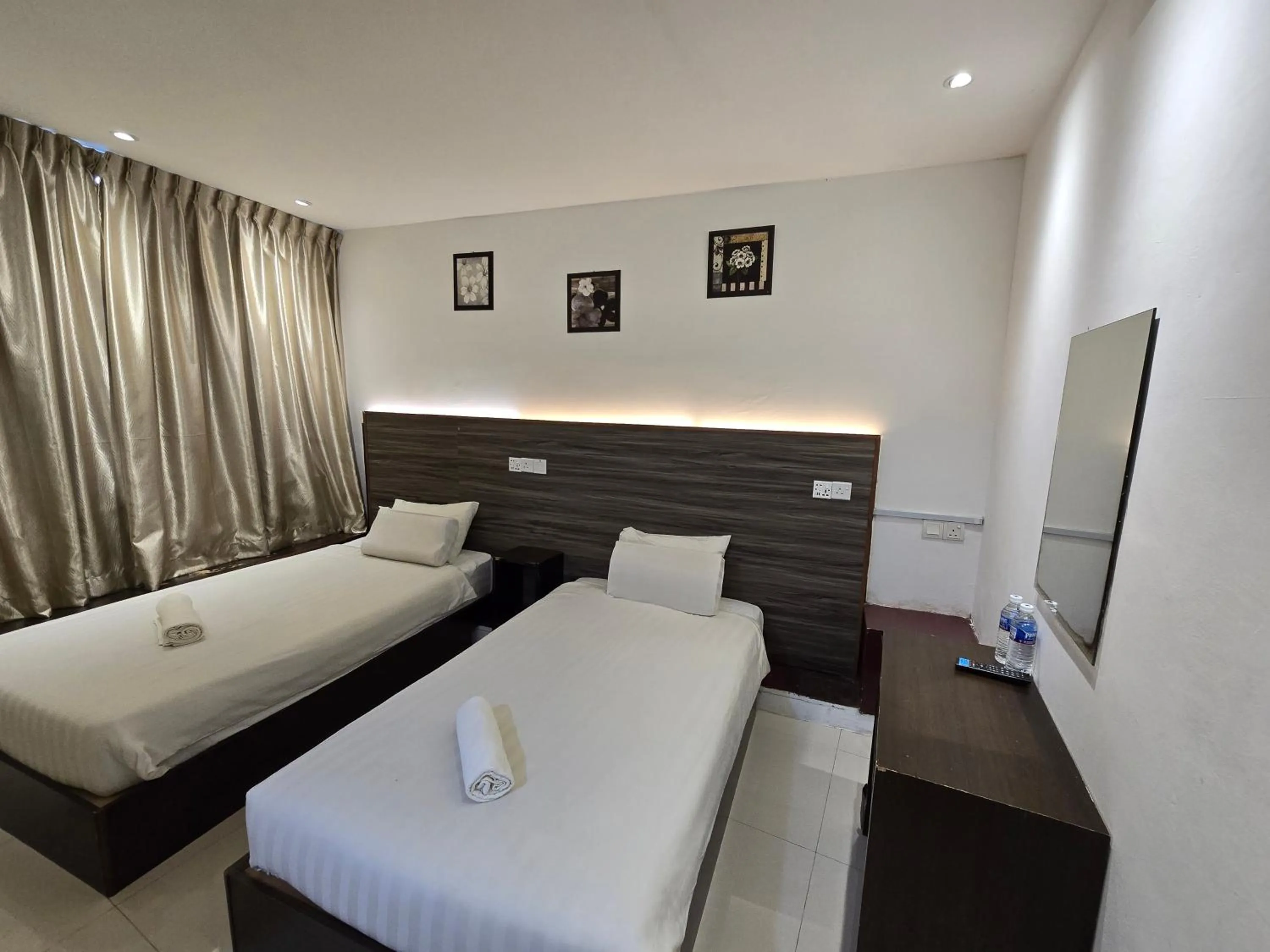 Bed in One Point Hotel