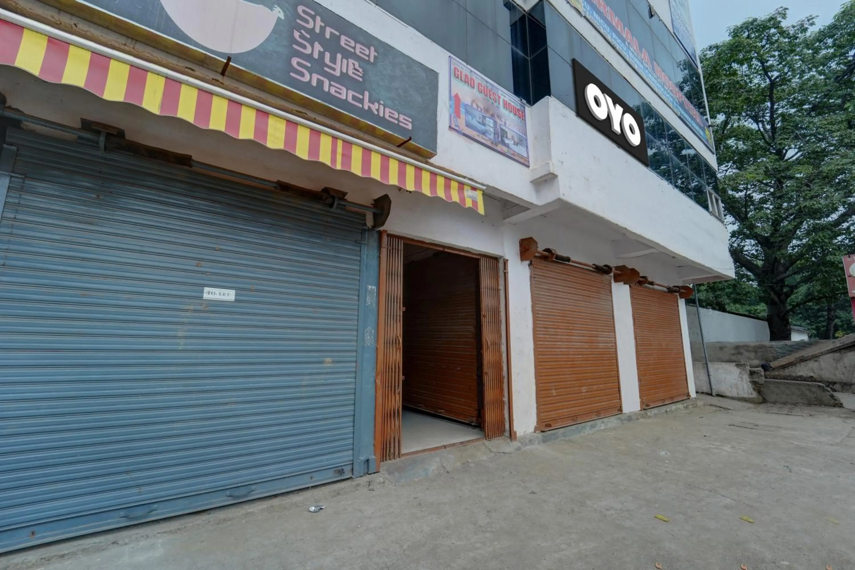 Facade/entrance in Hotel O Glad Guest House