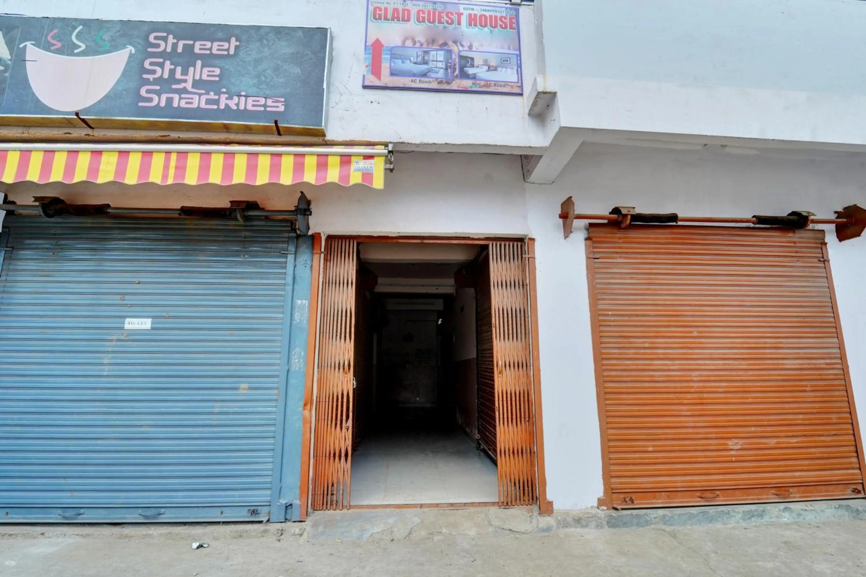 Facade/entrance in Hotel O Glad Guest House