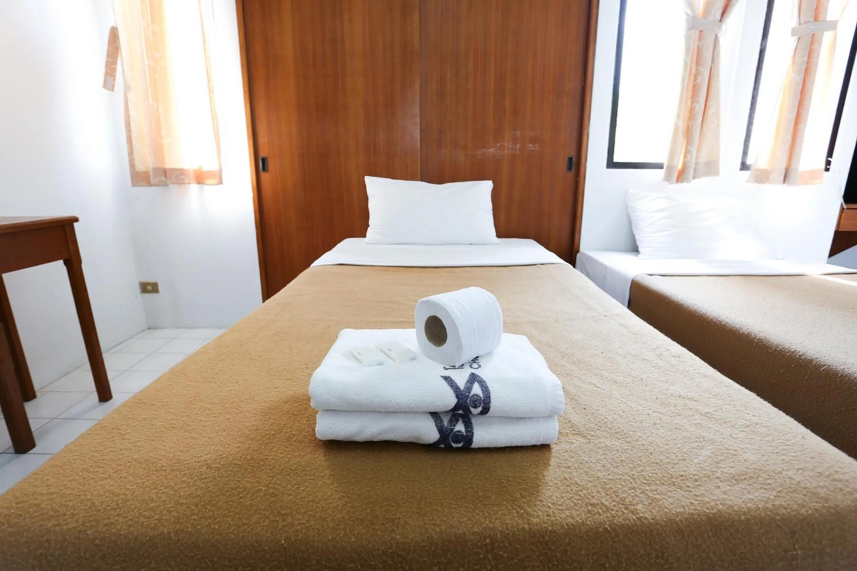 Bed in Chomdoi House Hotel