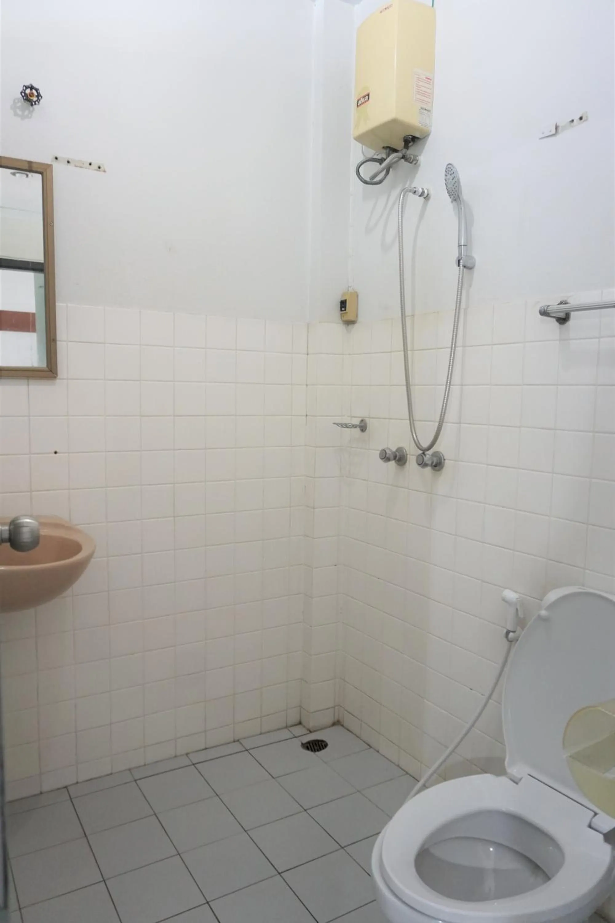 Bathroom in Chomdoi House Hotel