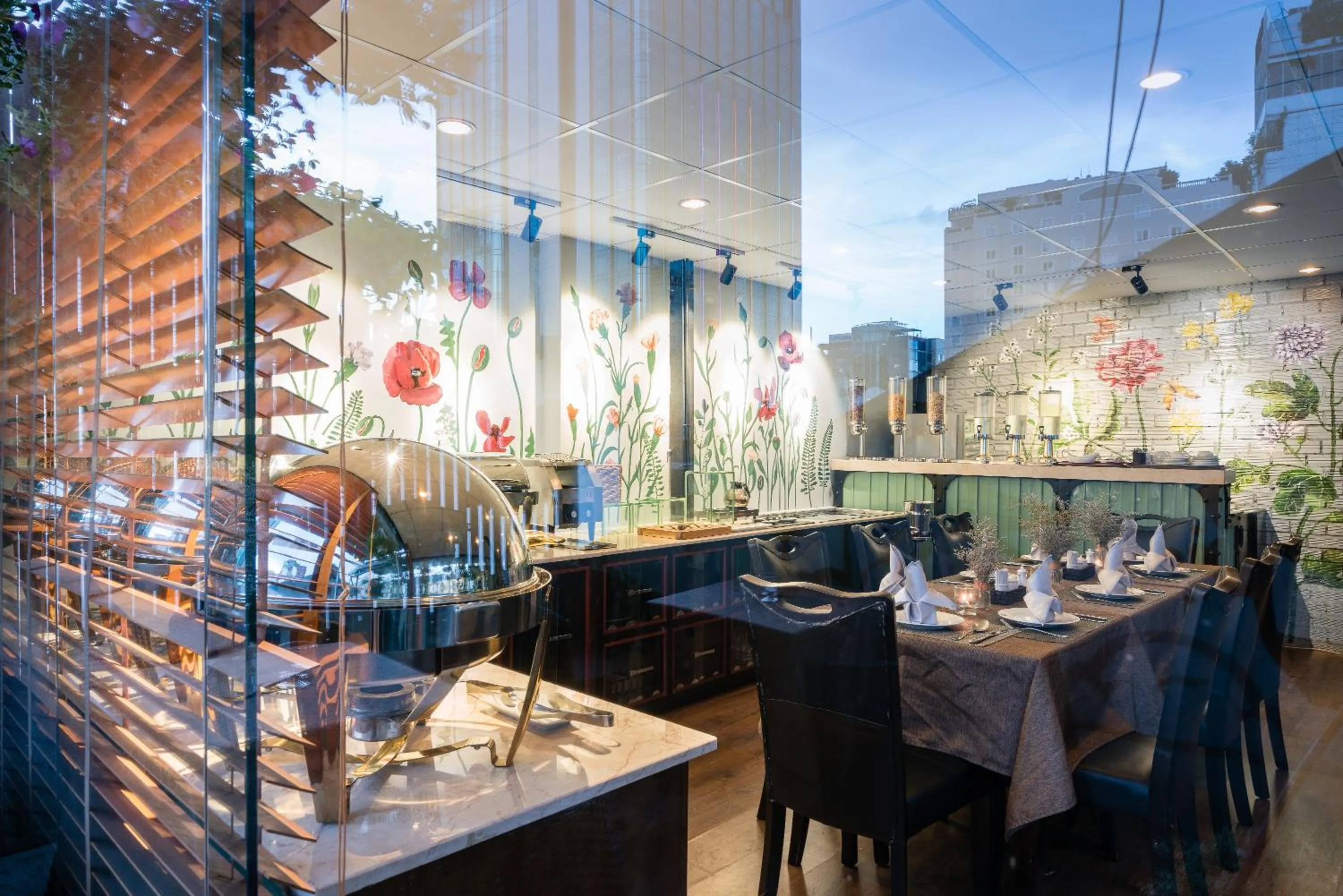 Restaurant/places to eat in Asian Ruby Center Point Hotel & Spa