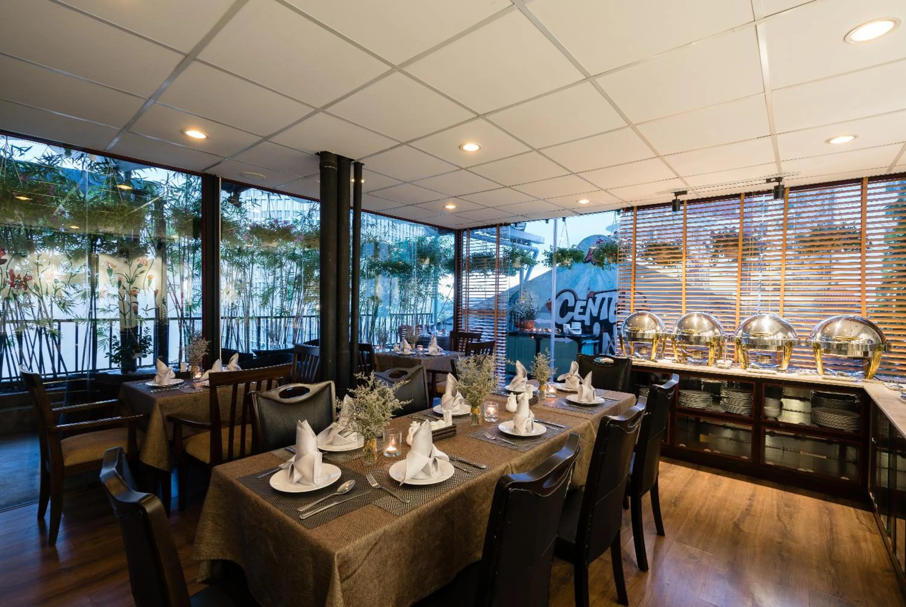 Restaurant/places to eat in Asian Ruby Center Point Hotel & Spa