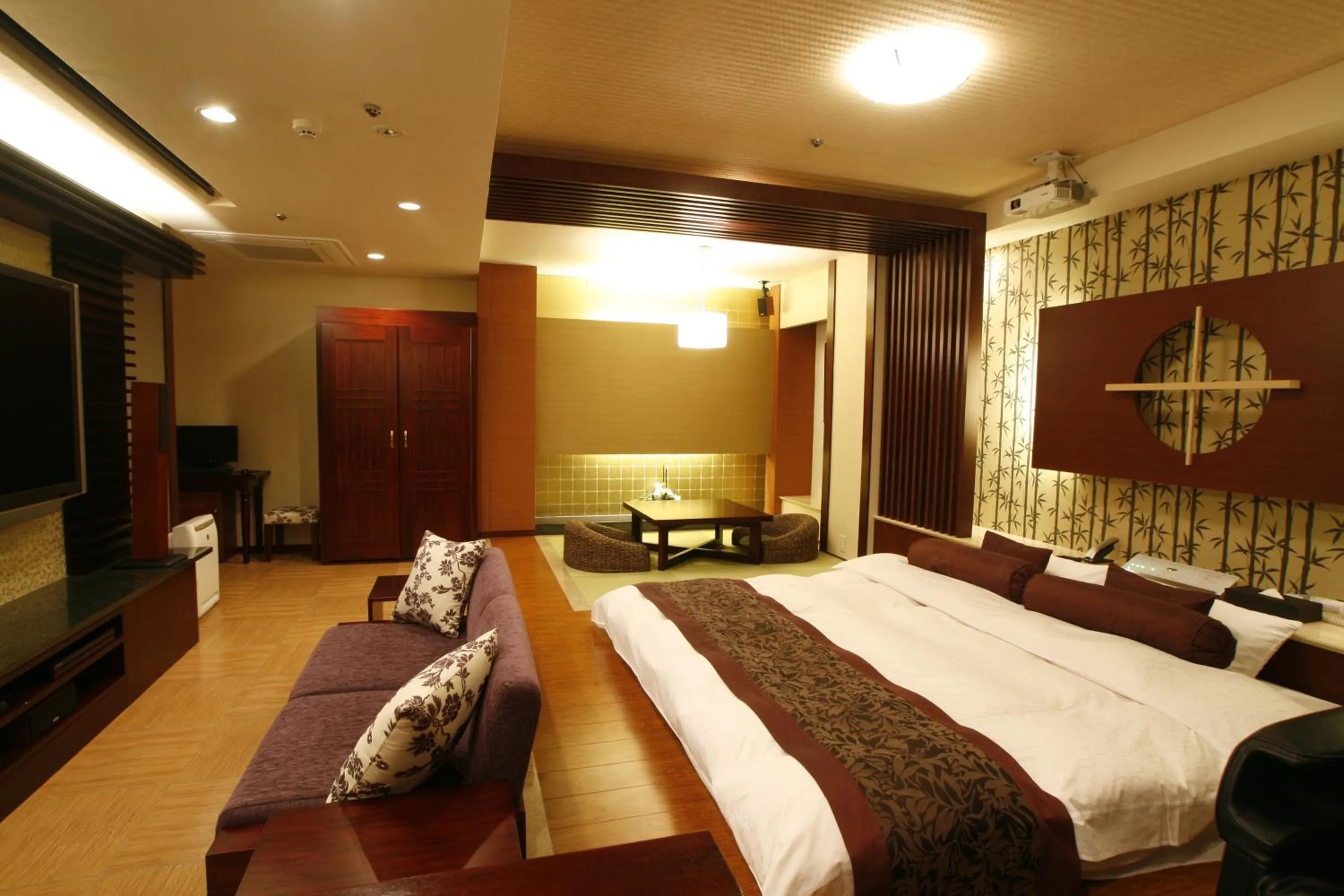 Bedroom, Bed in Hotel & Spa Lotus (Adult Only)
