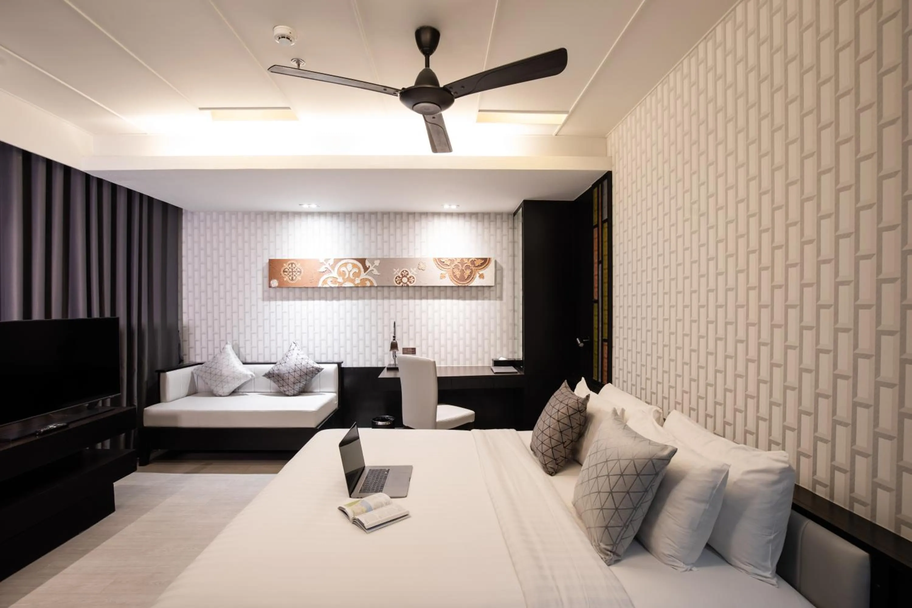 Bed in De Chai Oriental Nimman - SHA Plus