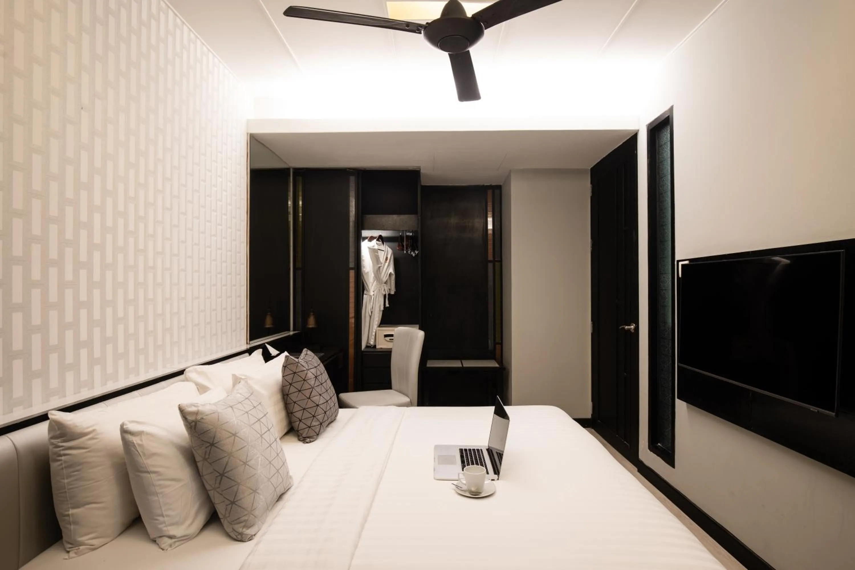 Bed in De Chai Oriental Nimman - SHA Plus