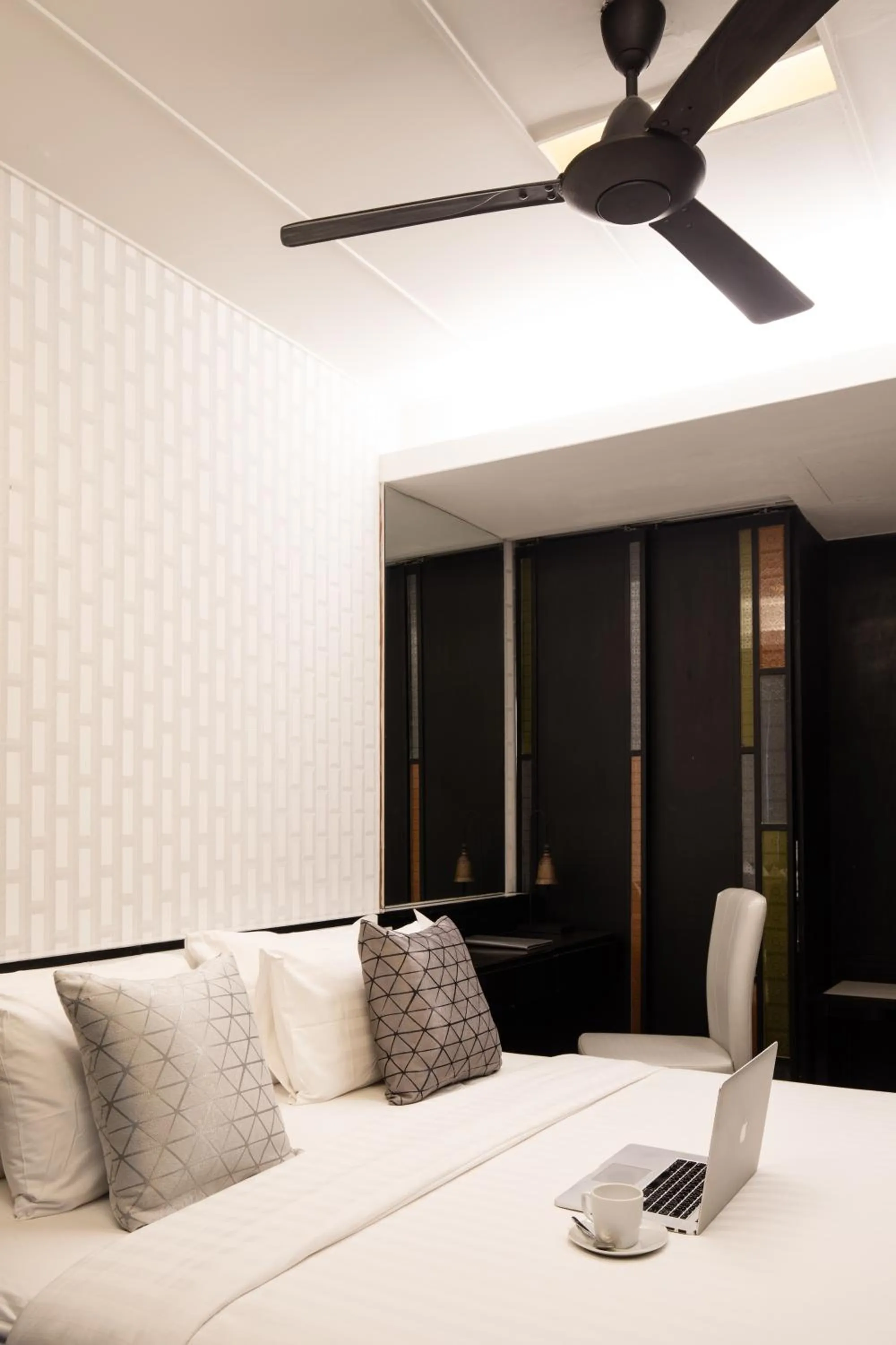 Bed in De Chai Oriental Nimman - SHA Plus