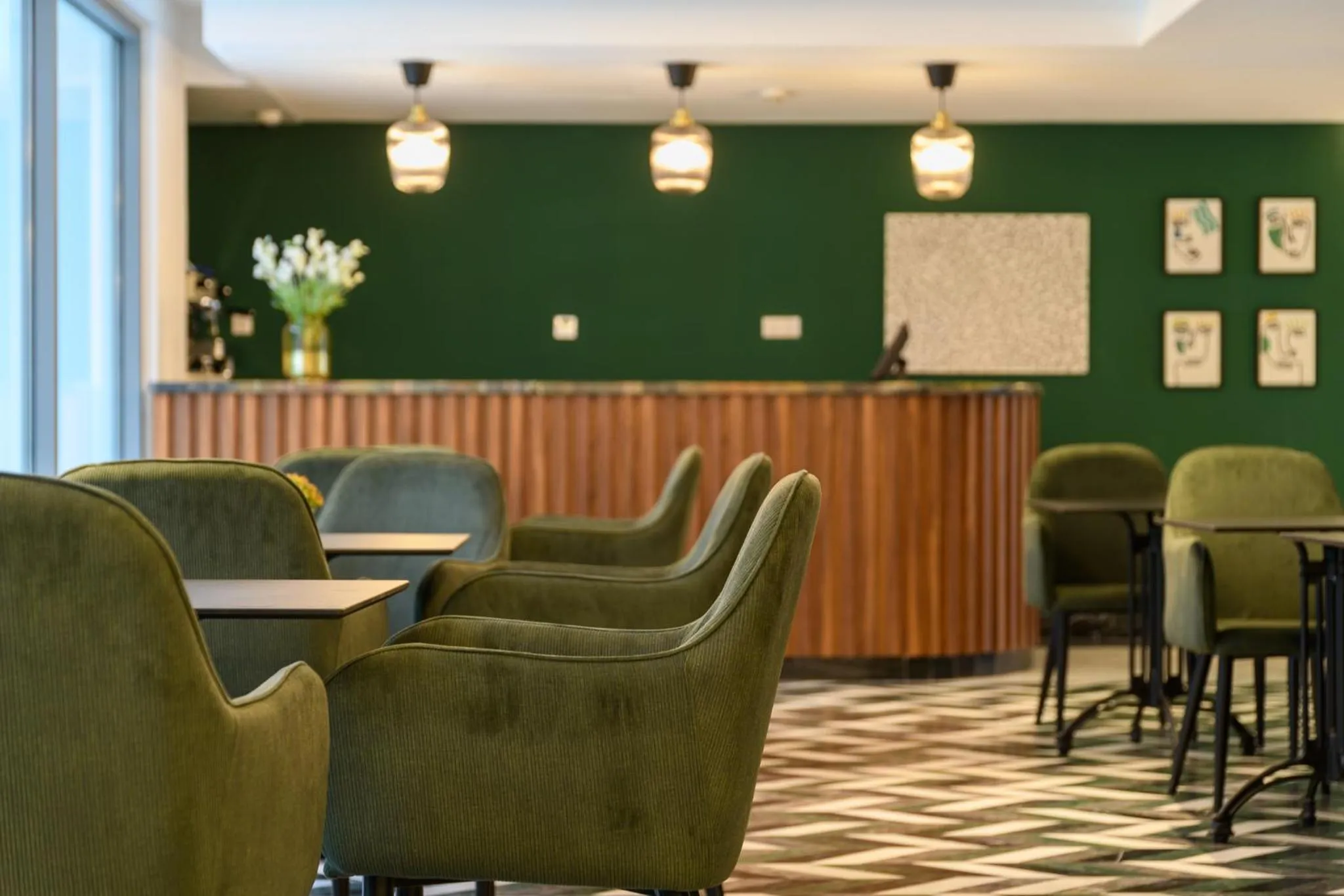 Restaurant/places to eat in BH Appart Hotel