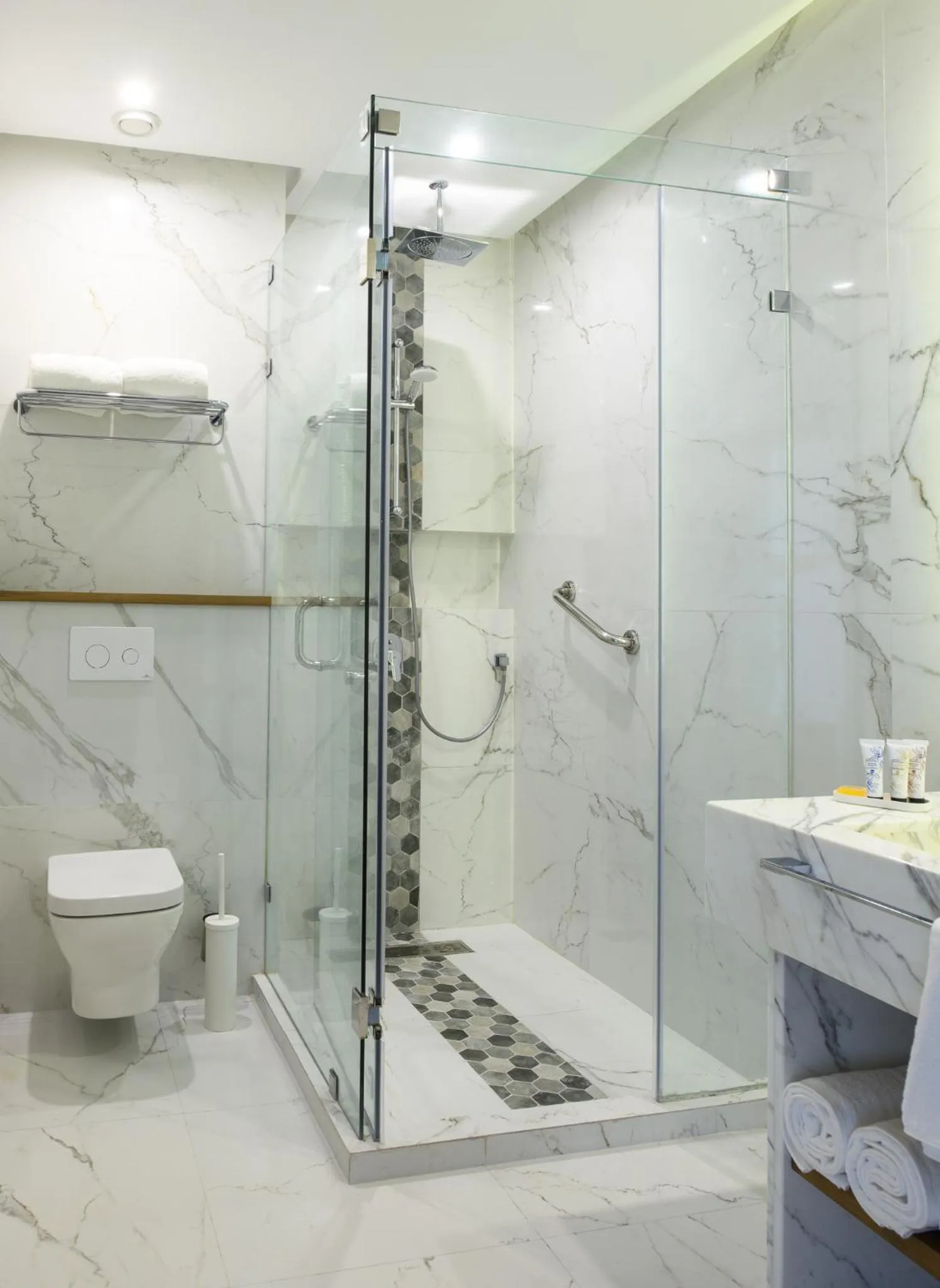 Bathroom in BH Appart Hotel