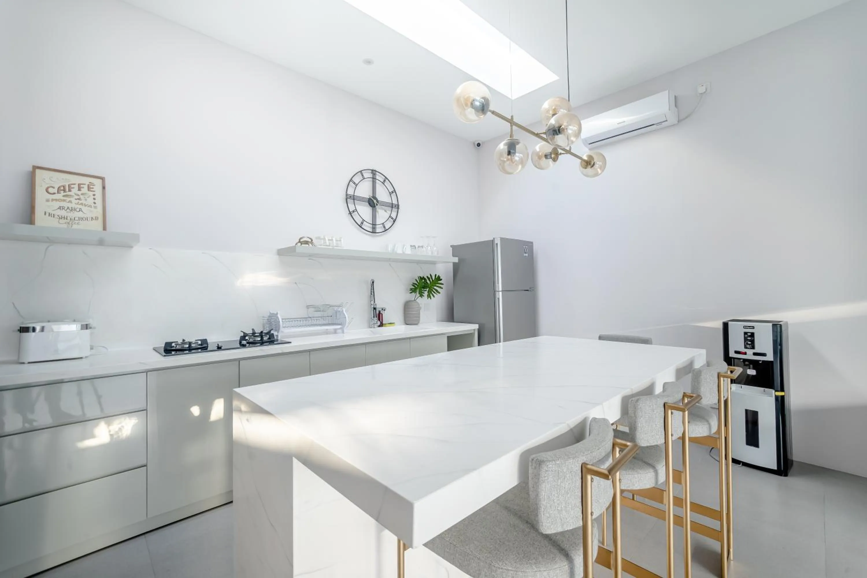 Kitchen or kitchenette in Mile Stone Villa