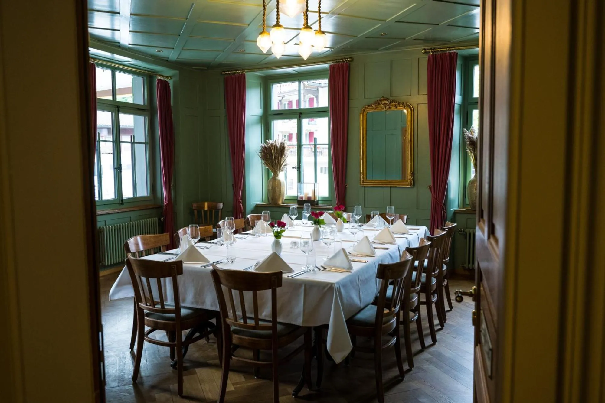 Restaurant/places to eat in FLÜHLI Hotel Kurhaus