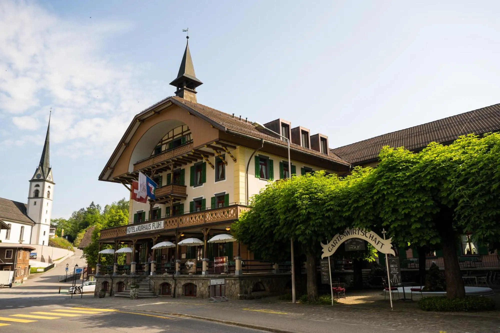 Facade/entrance in FLÜHLI Hotel Kurhaus