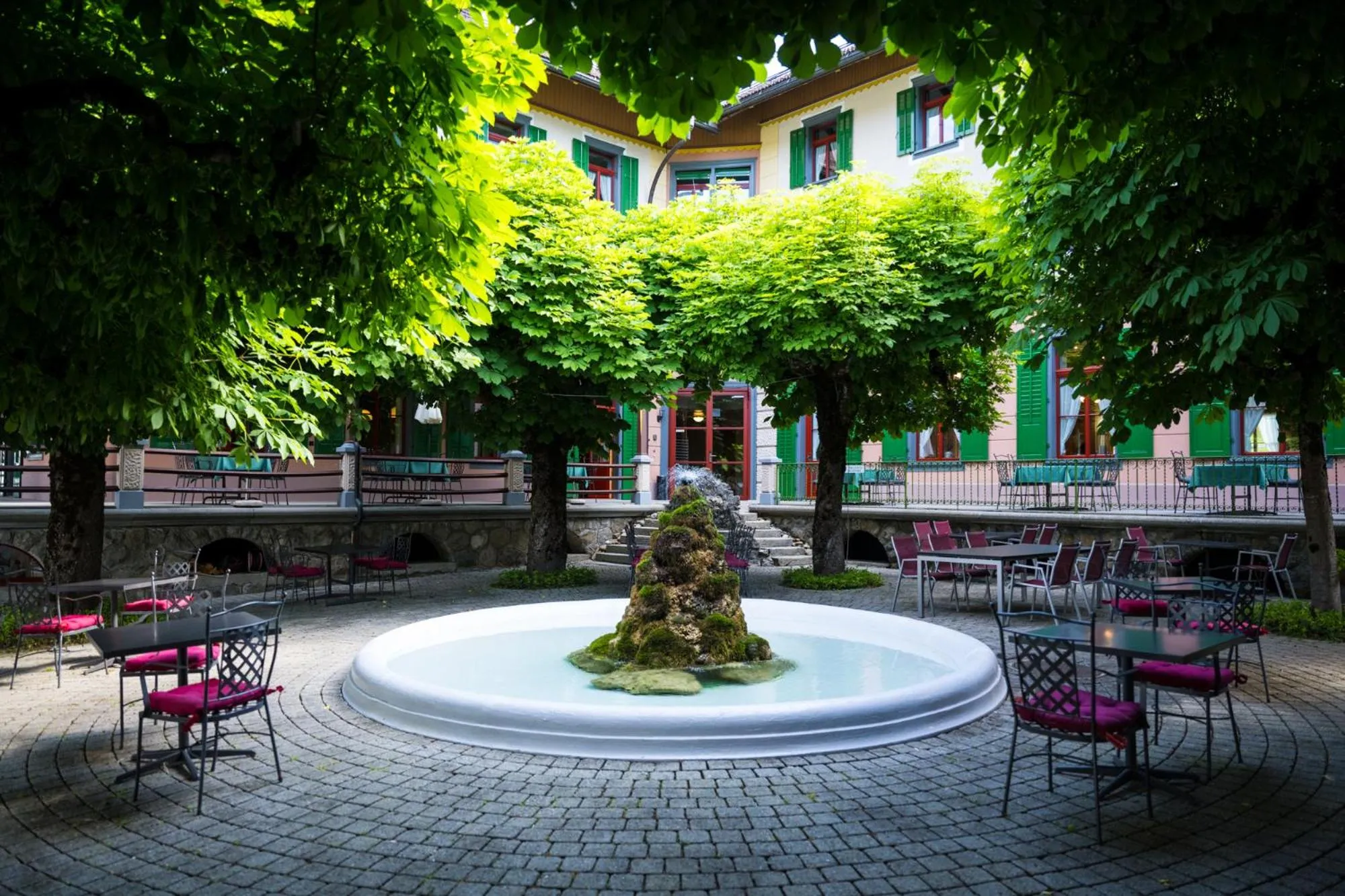 Restaurant/places to eat in FLÜHLI Hotel Kurhaus