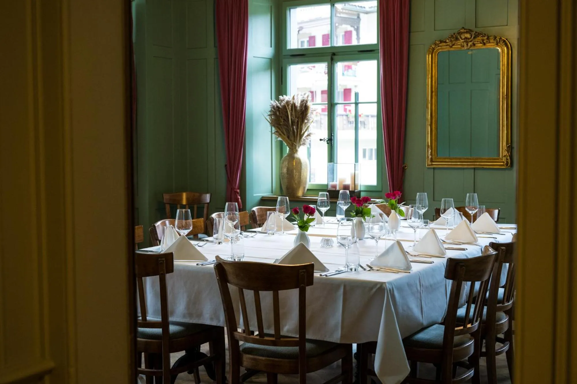 Restaurant/places to eat in FLÜHLI Hotel Kurhaus