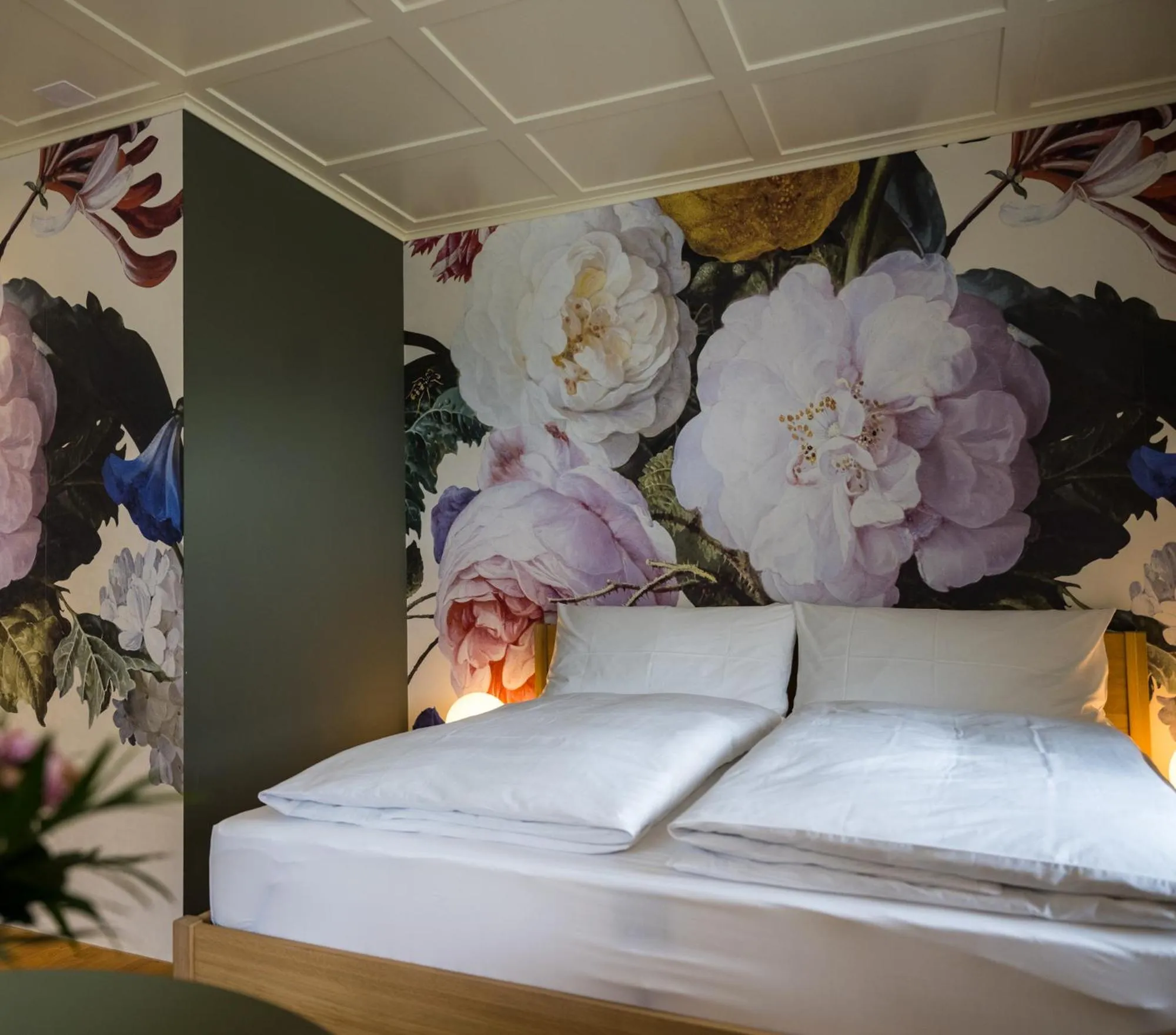 Photo of the whole room, Bed in FLÜHLI Hotel Kurhaus