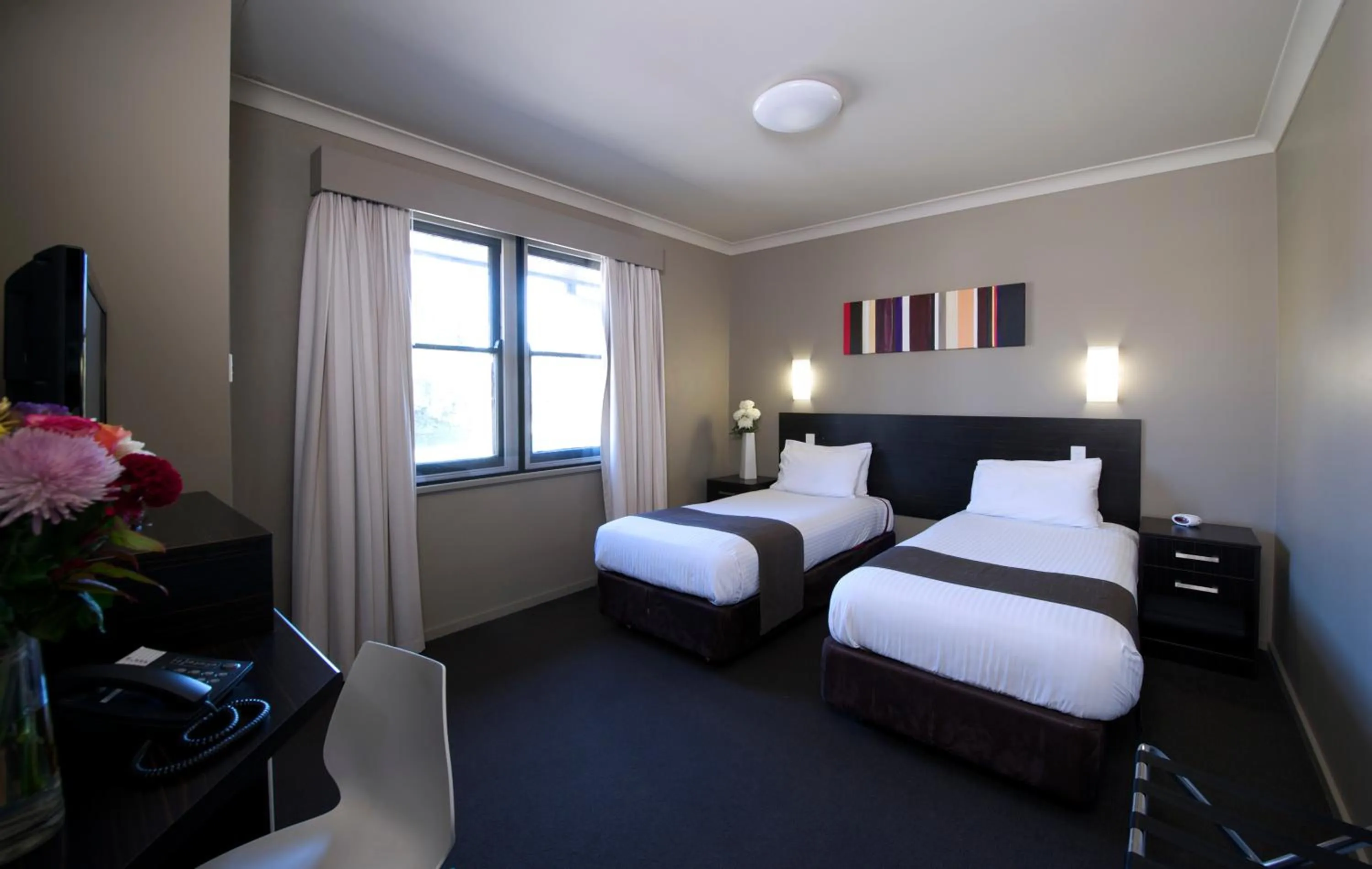 Photo of the whole room, Bed in Best Western Blackbutt Inn