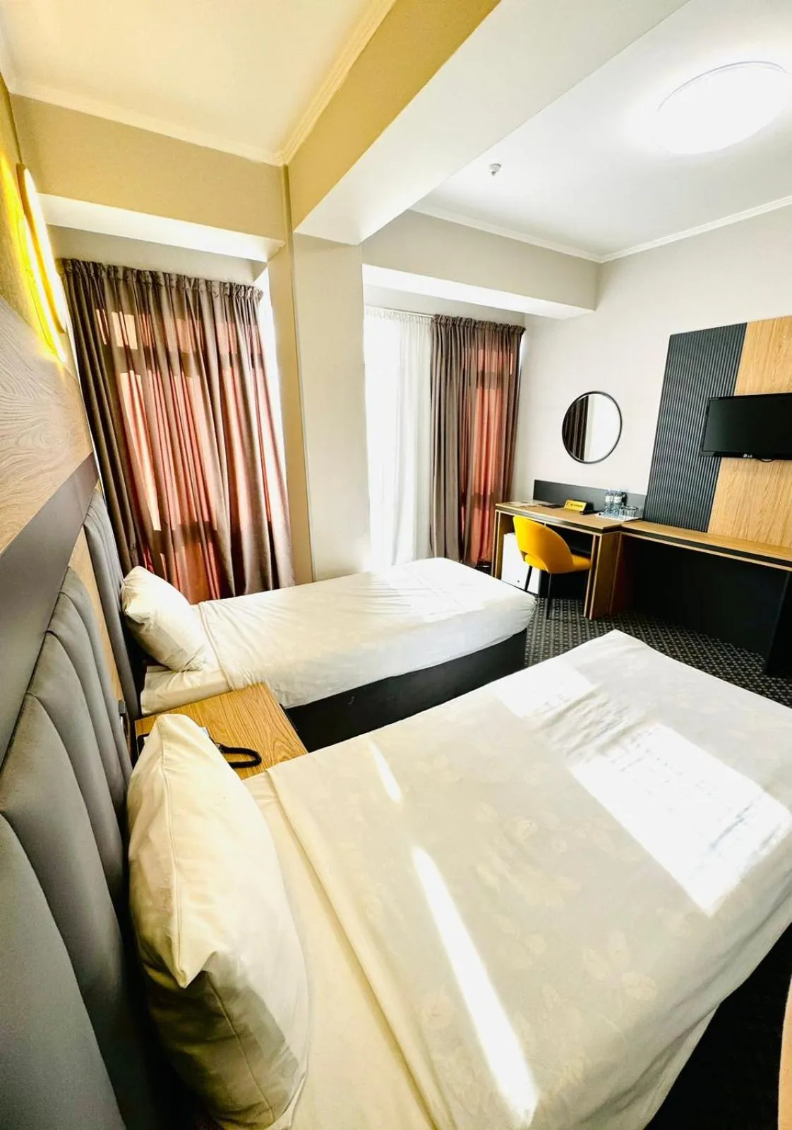 Bed in Golden Palace Hotel