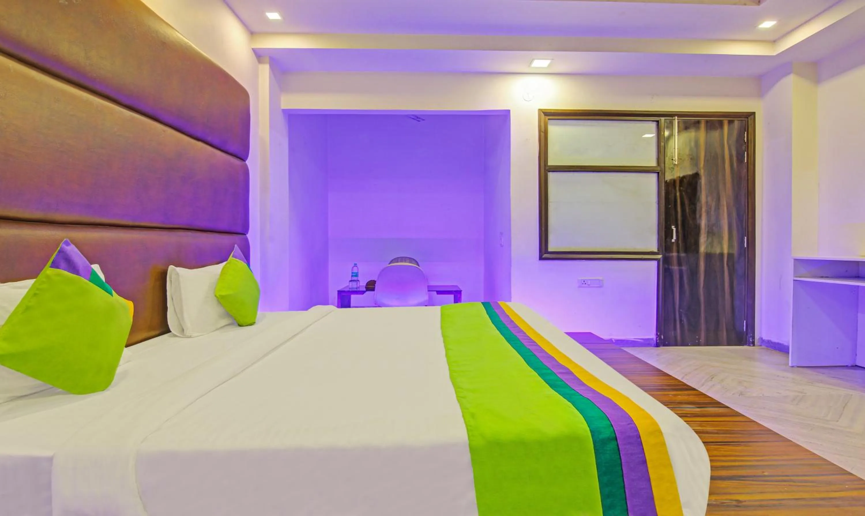 Bedroom, Bed in Itsy Hotels Prime Stay