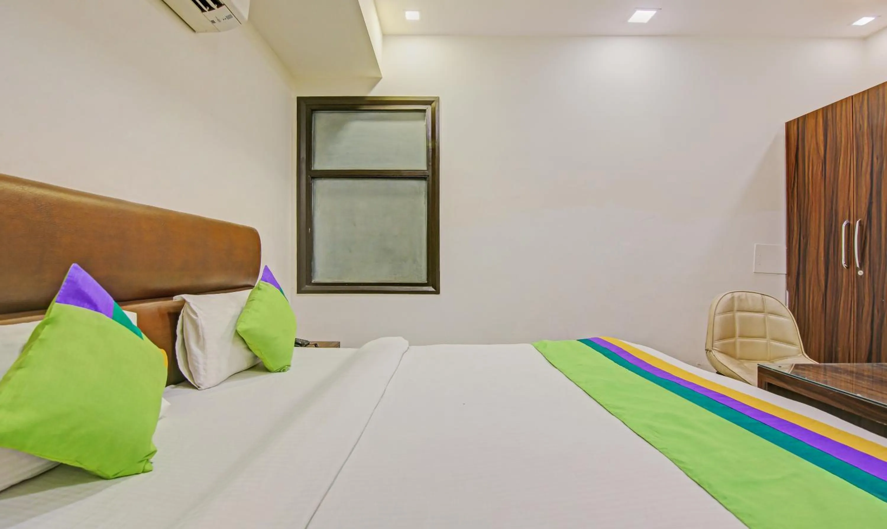 Bedroom, Bed in Itsy Hotels Prime Stay