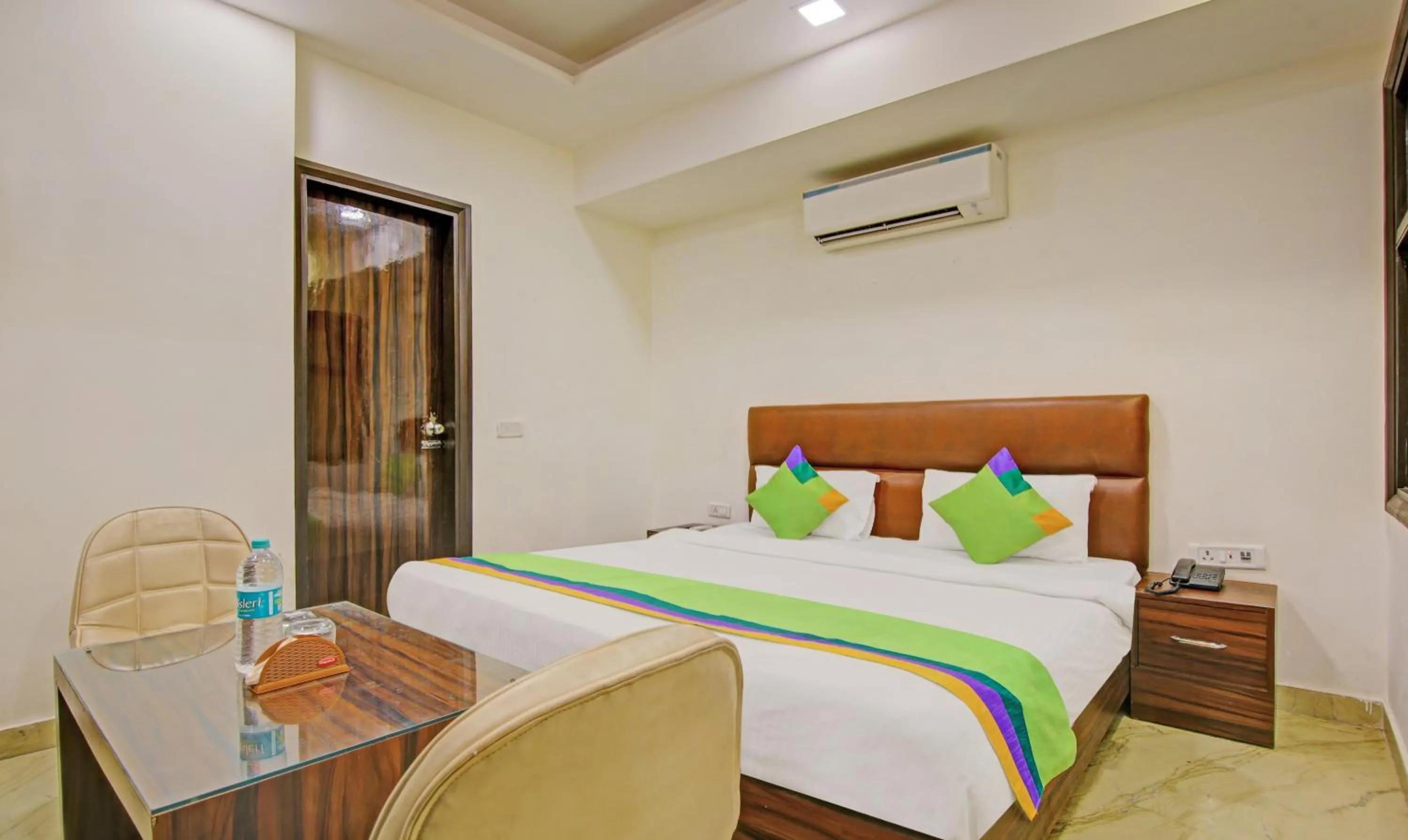 Bedroom, Bed in Itsy Hotels Prime Stay