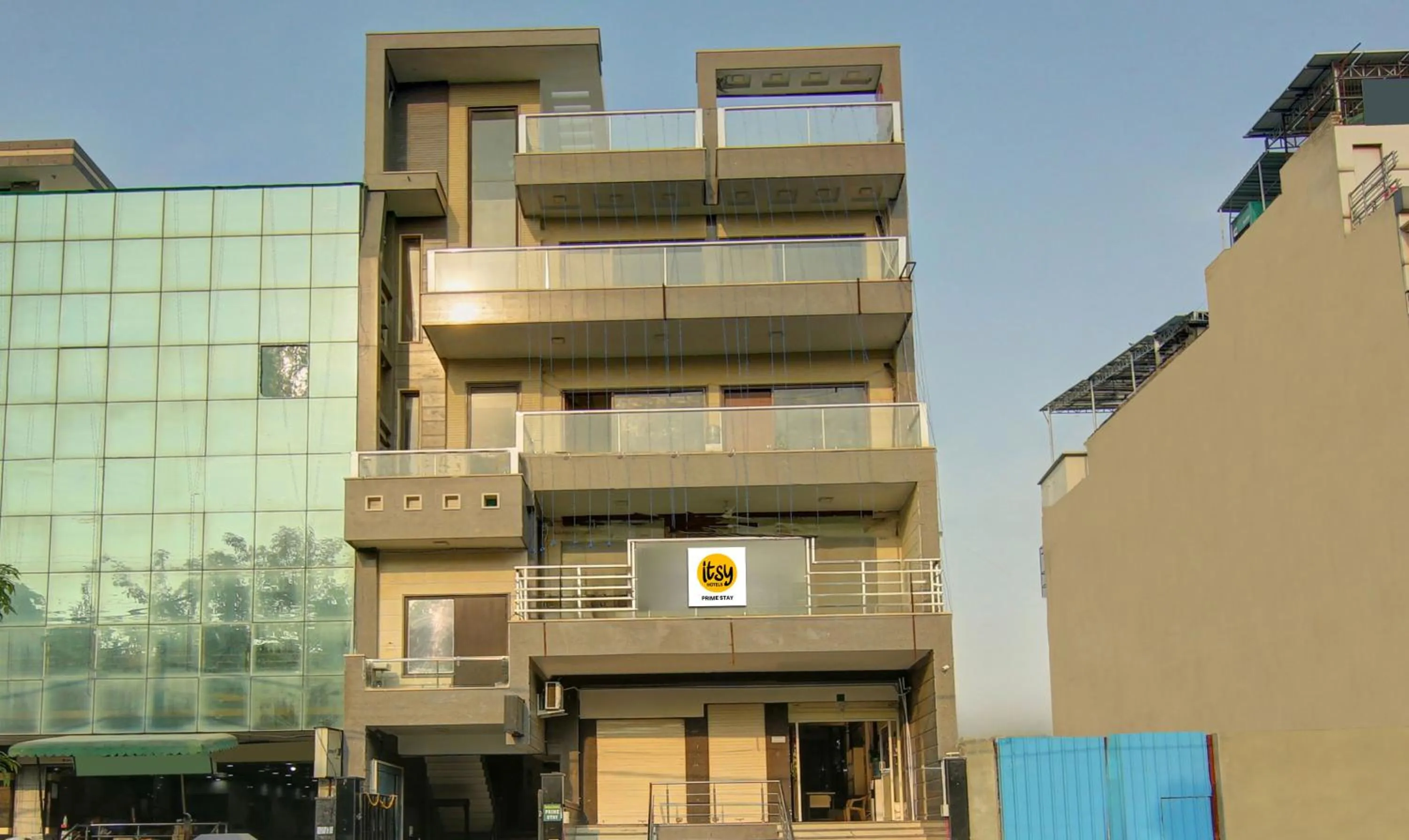 Property building in Itsy Hotels Prime Stay