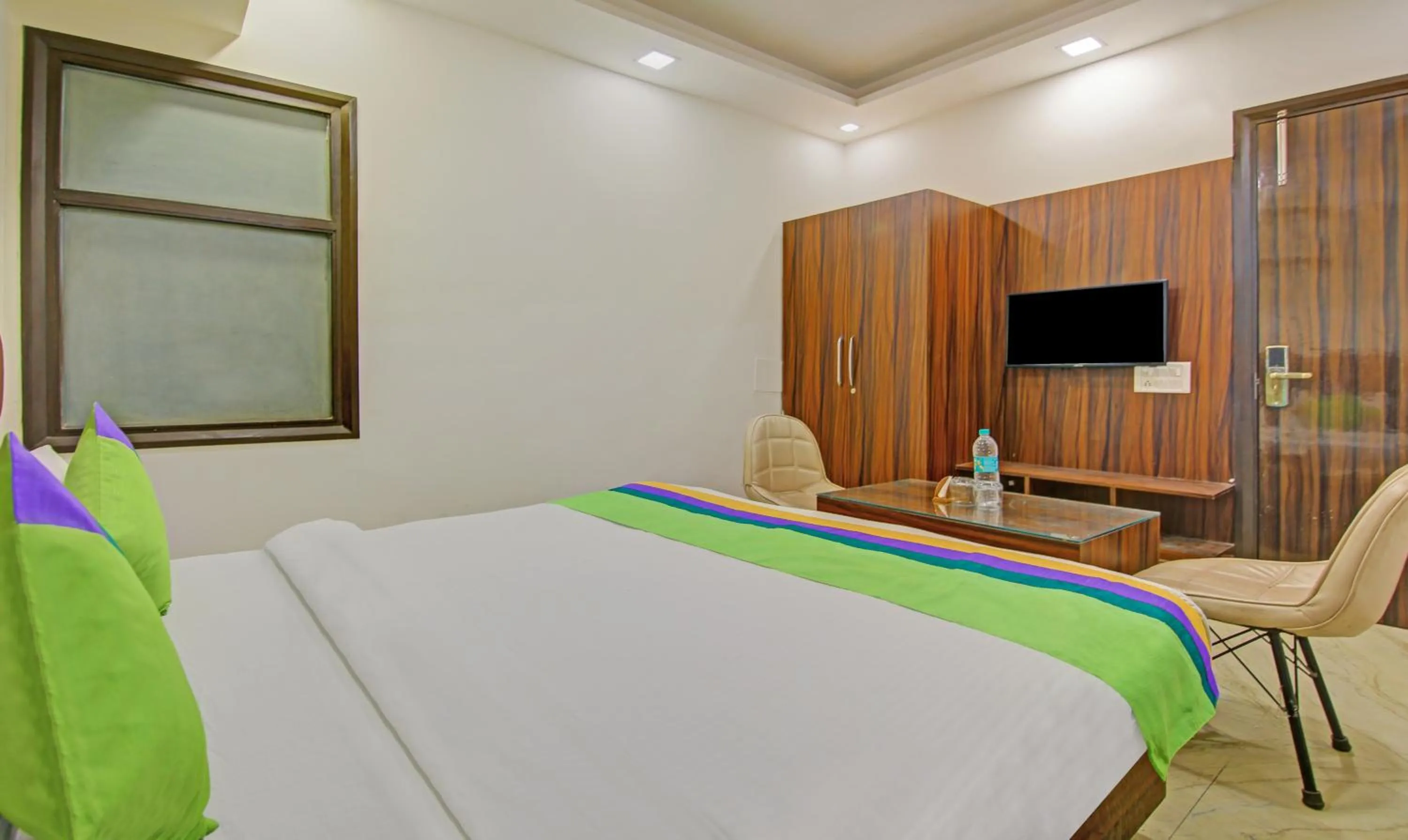 Bedroom, Bed in Itsy Hotels Prime Stay