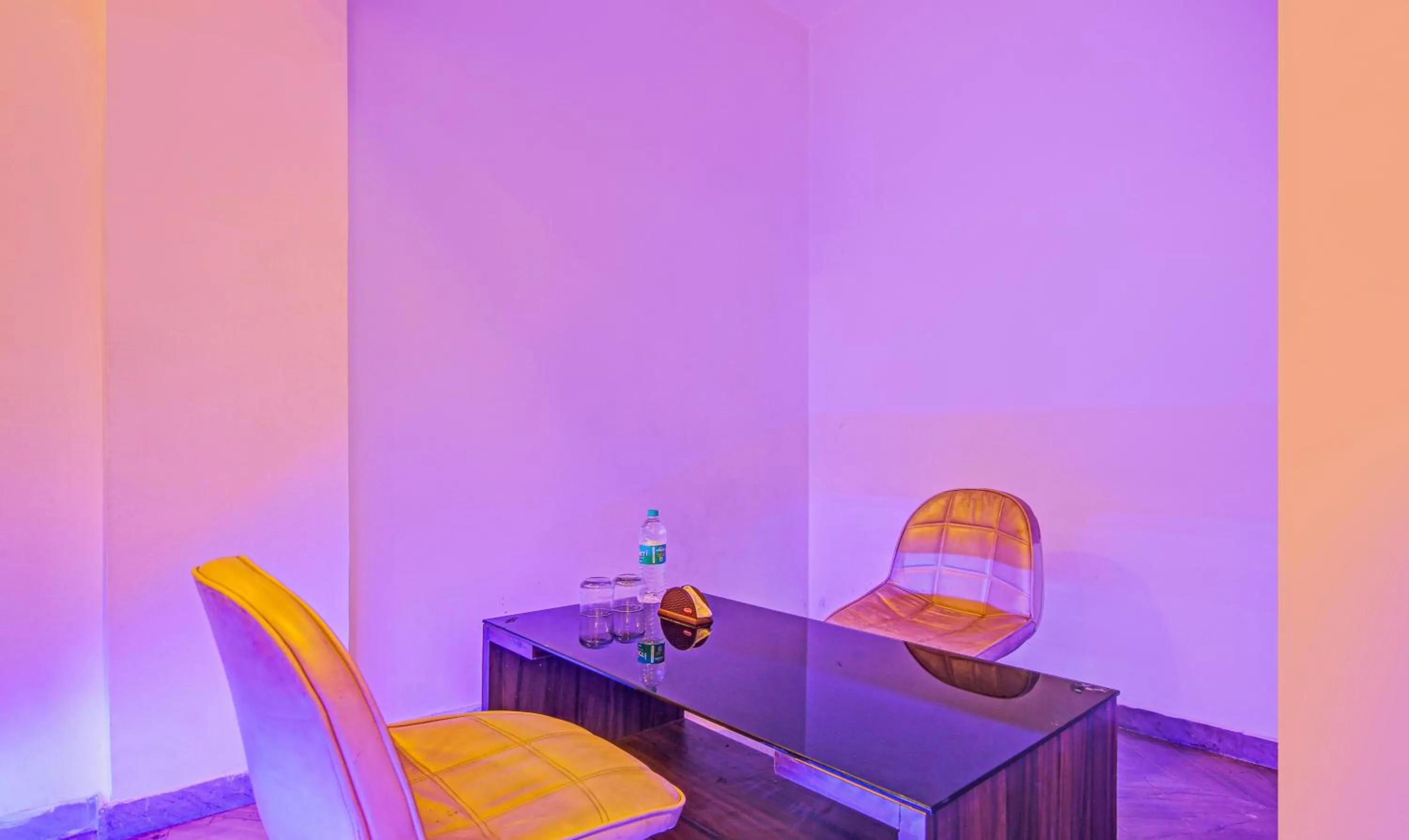 Seating area in Itsy Hotels Prime Stay