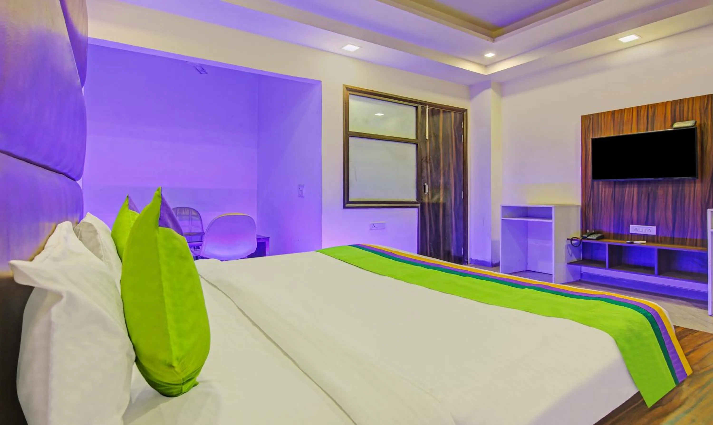 Bedroom, Bed in Itsy Hotels Prime Stay