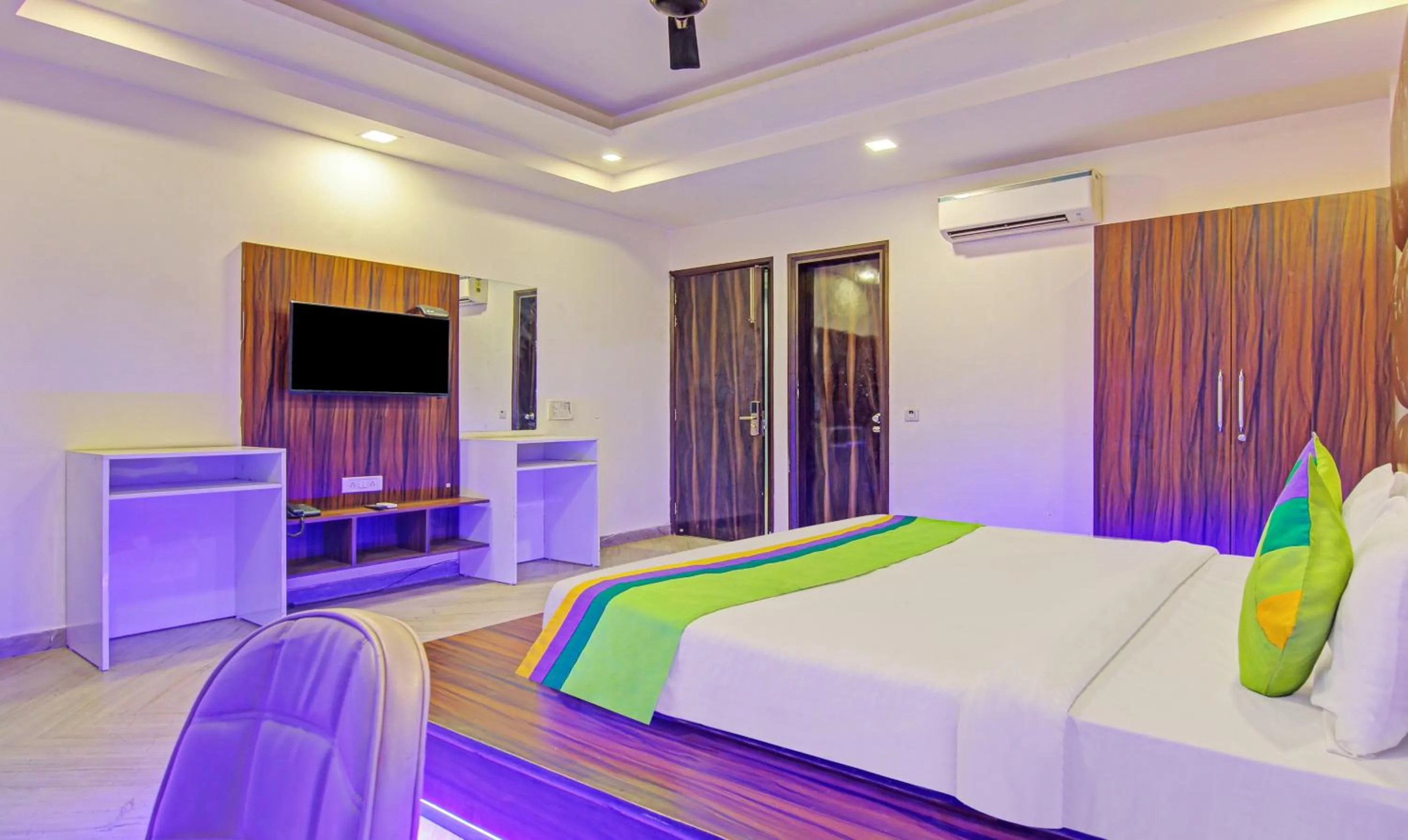 Bedroom, Bed in Itsy Hotels Prime Stay