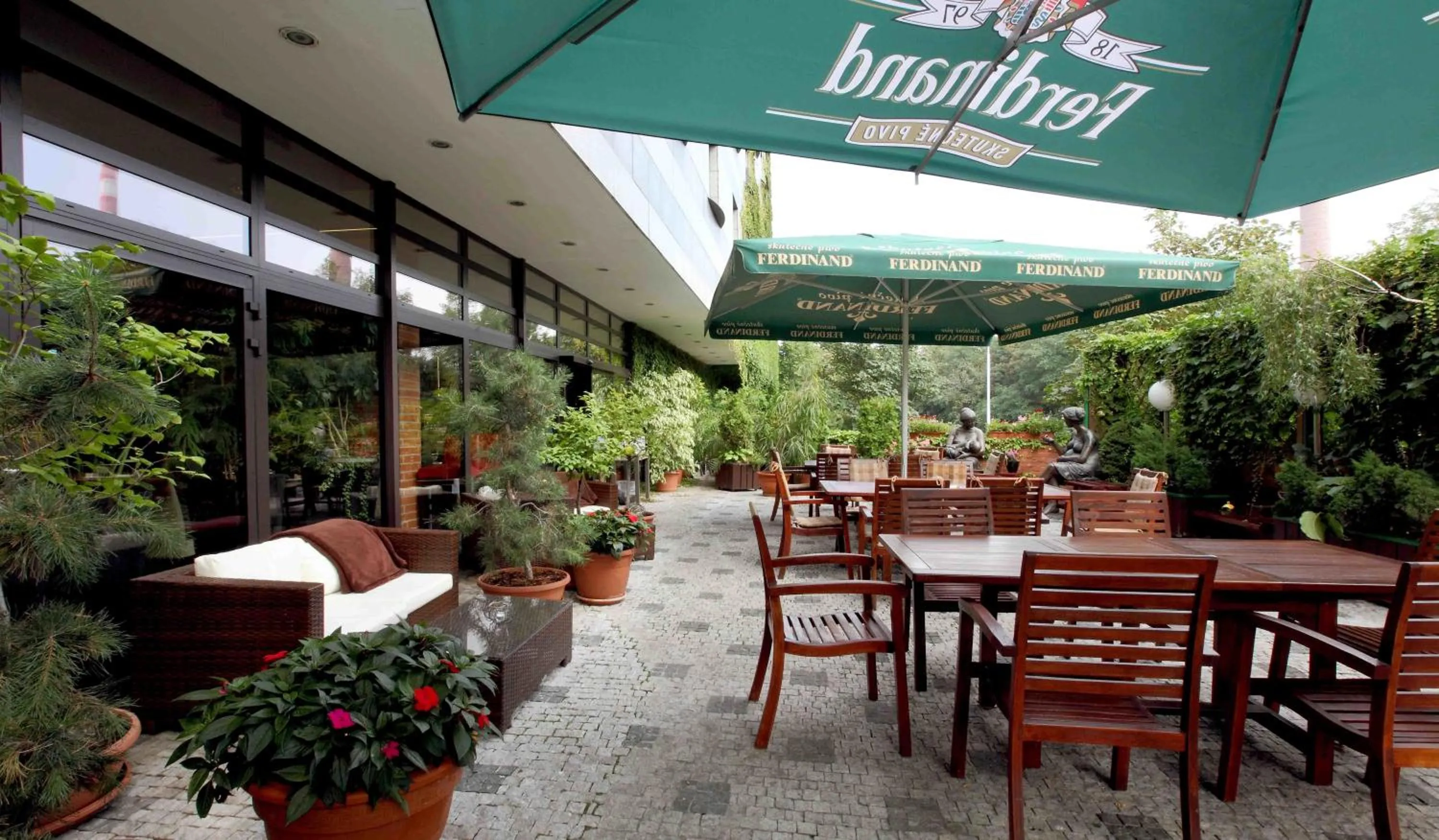 Facade/entrance in Expo Hotel