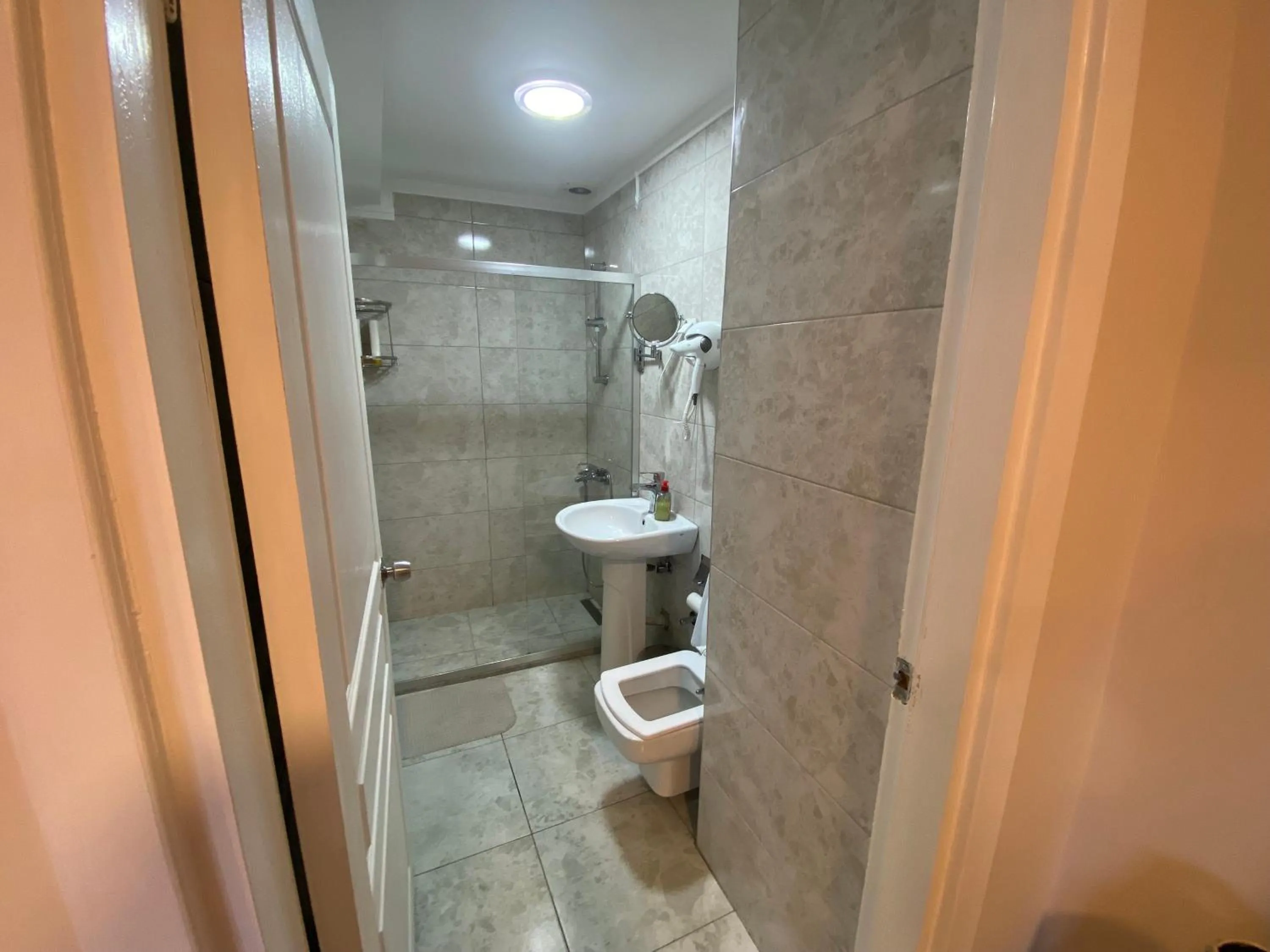 Shower in Meydan Pansiyon Uskudar