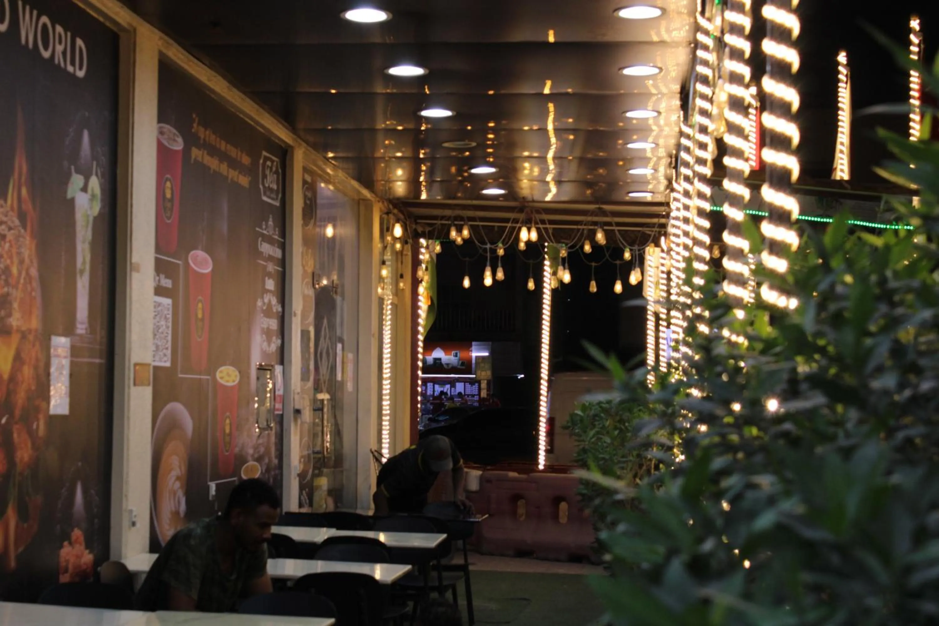 Restaurant/places to eat in Onyx Hotel Apartments - MAHA HOSPITALITY GROUP