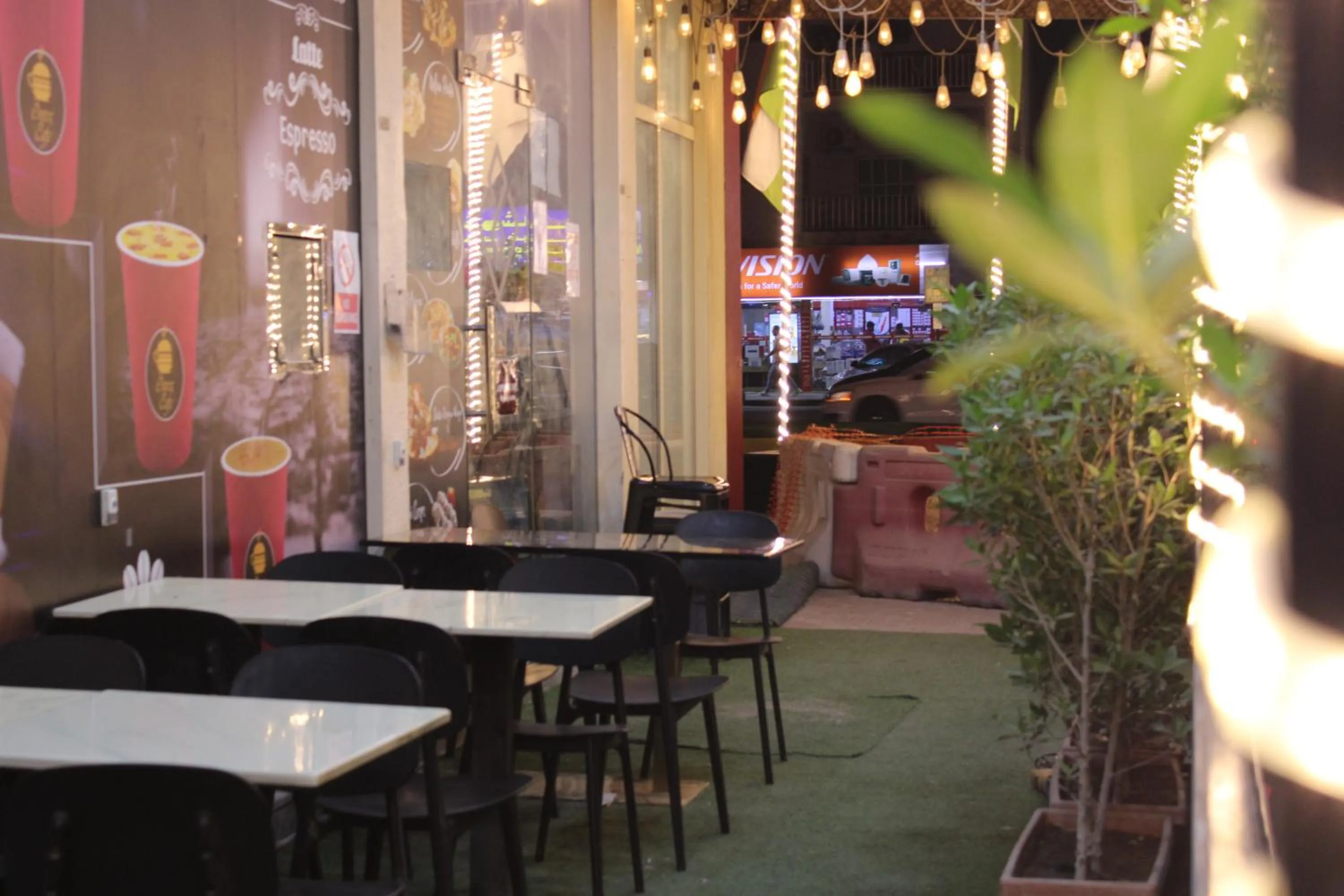 Restaurant/places to eat in Onyx Hotel Apartments - MAHA HOSPITALITY GROUP