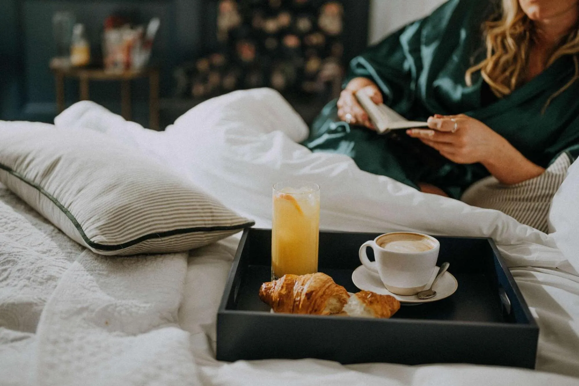 Bedroom, Bed in Spread Eagle