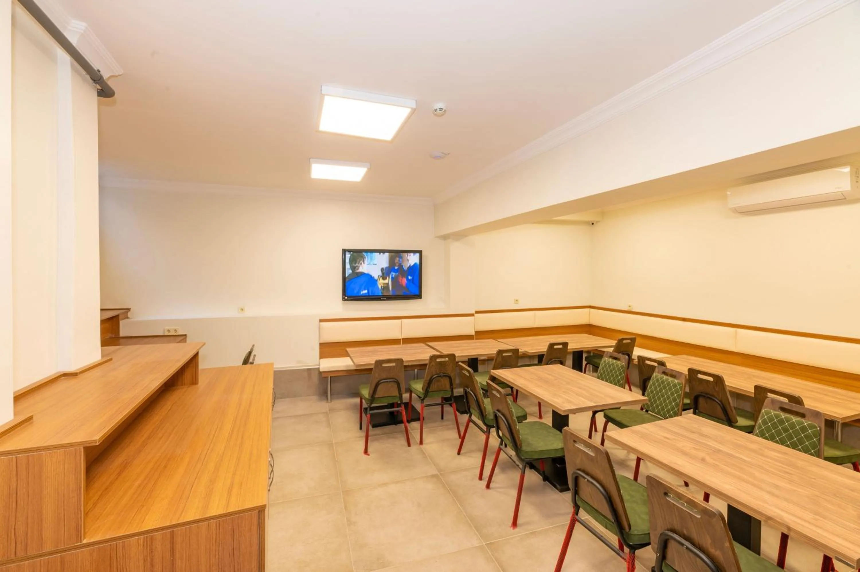 Restaurant/places to eat in Bazaar Hotels Old City