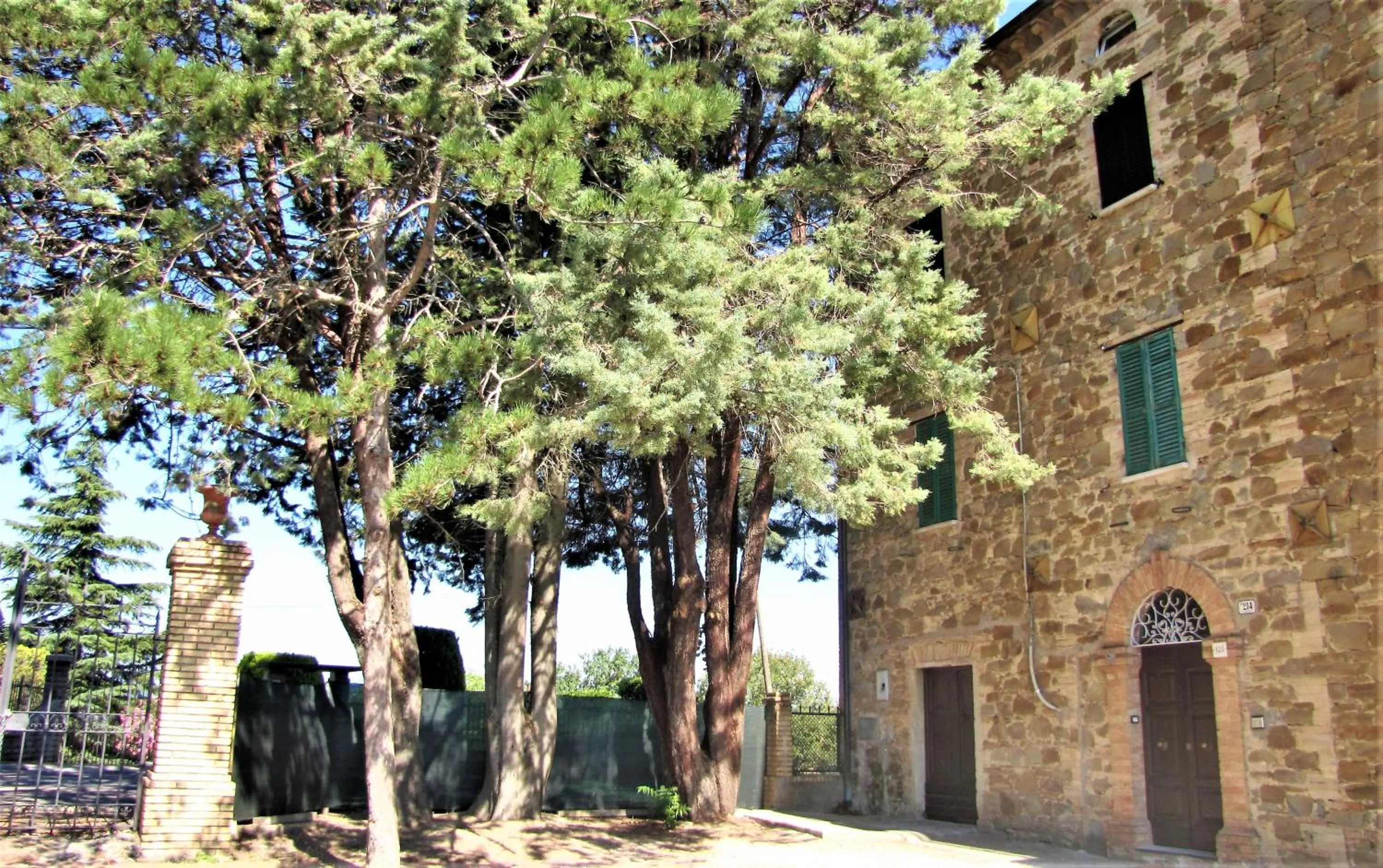 Property building in Casa con vista fantastica