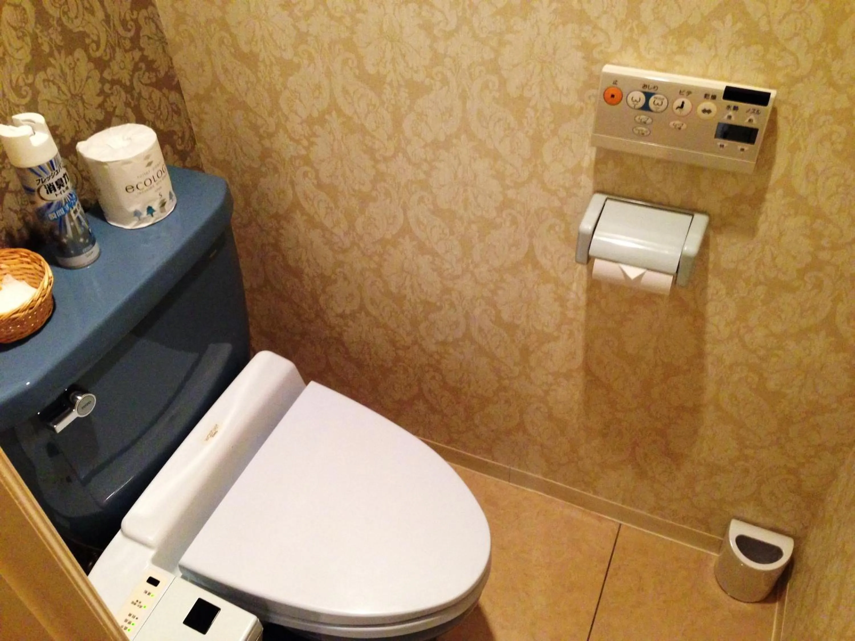 Toilet in Hotel Luna (Adult Only)