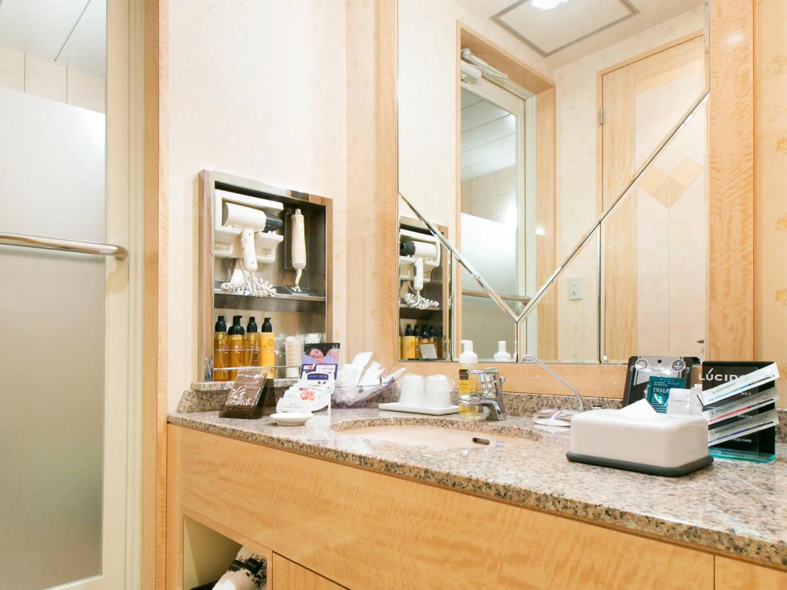 Bathroom in Hotel Luna (Adult Only)