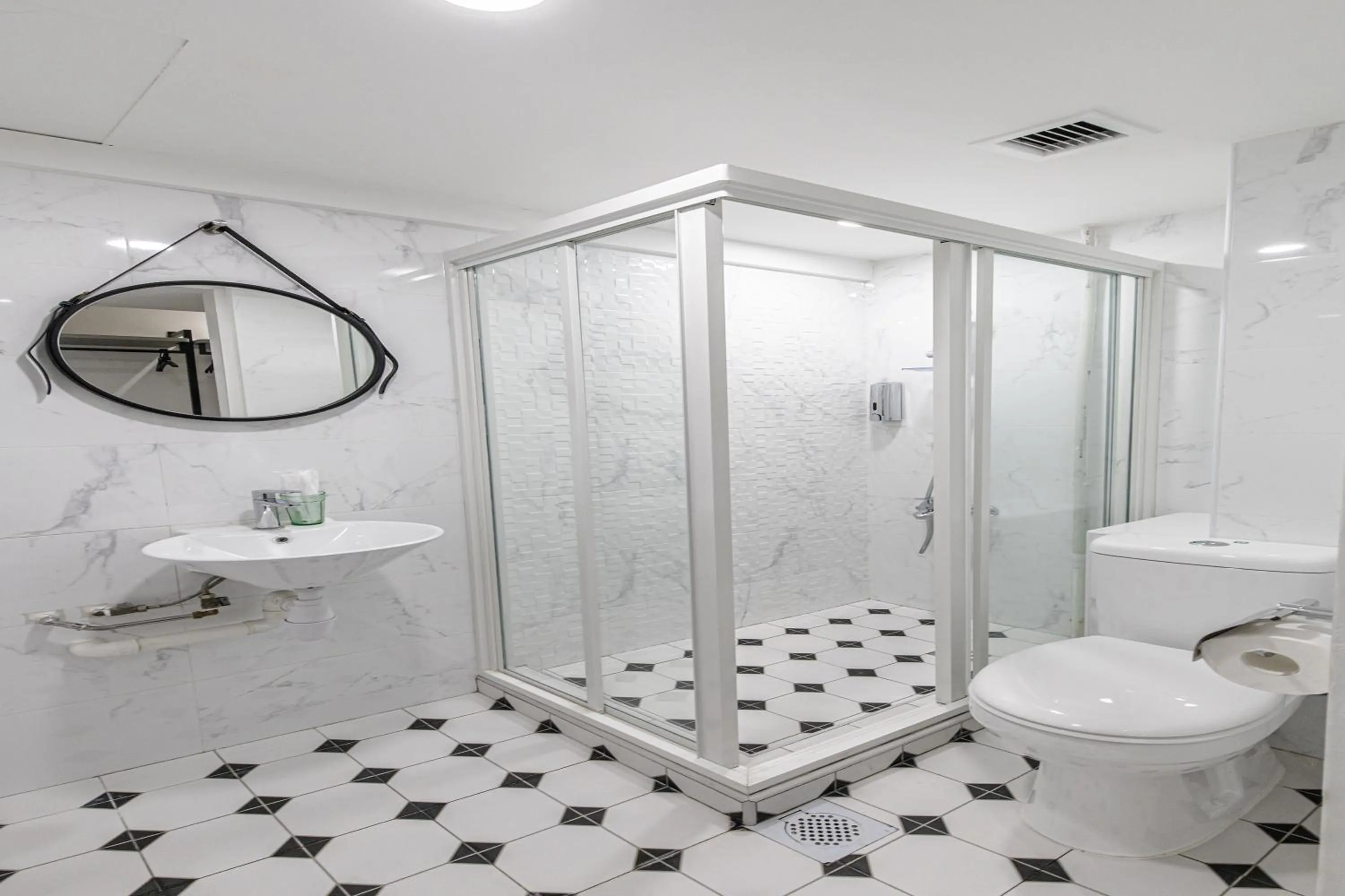 Bathroom in Philip Hotel