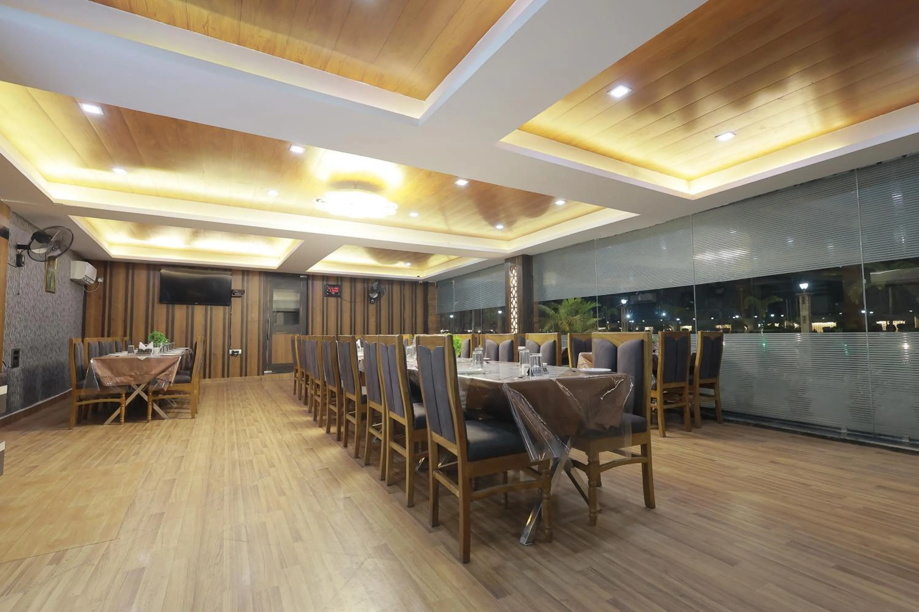 Restaurant/places to eat in THE BODHI PALACE RESORT